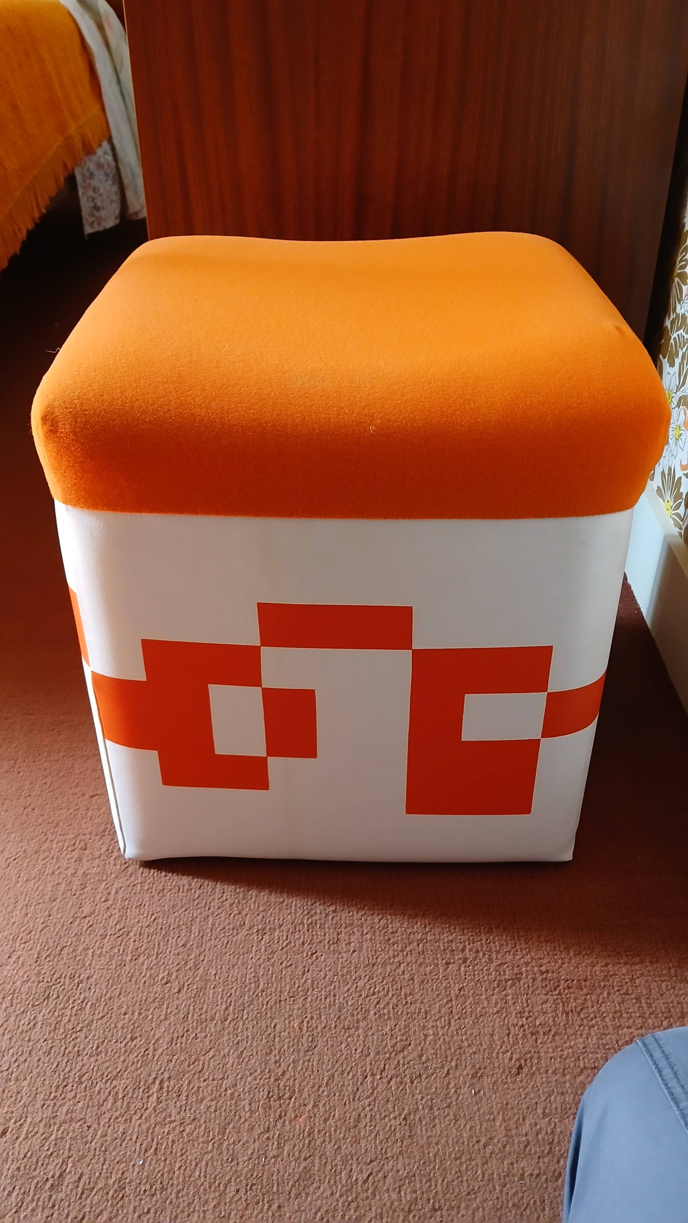 1970s pouf