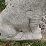 Paire de lions de jardin en pierre ancien vintage