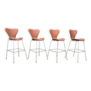 Fritz Hansen series 7 - arne jacobsen