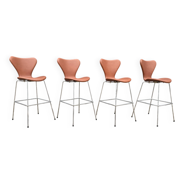 Fritz Hansen series 7 Barkrukken Arne Jacobsen