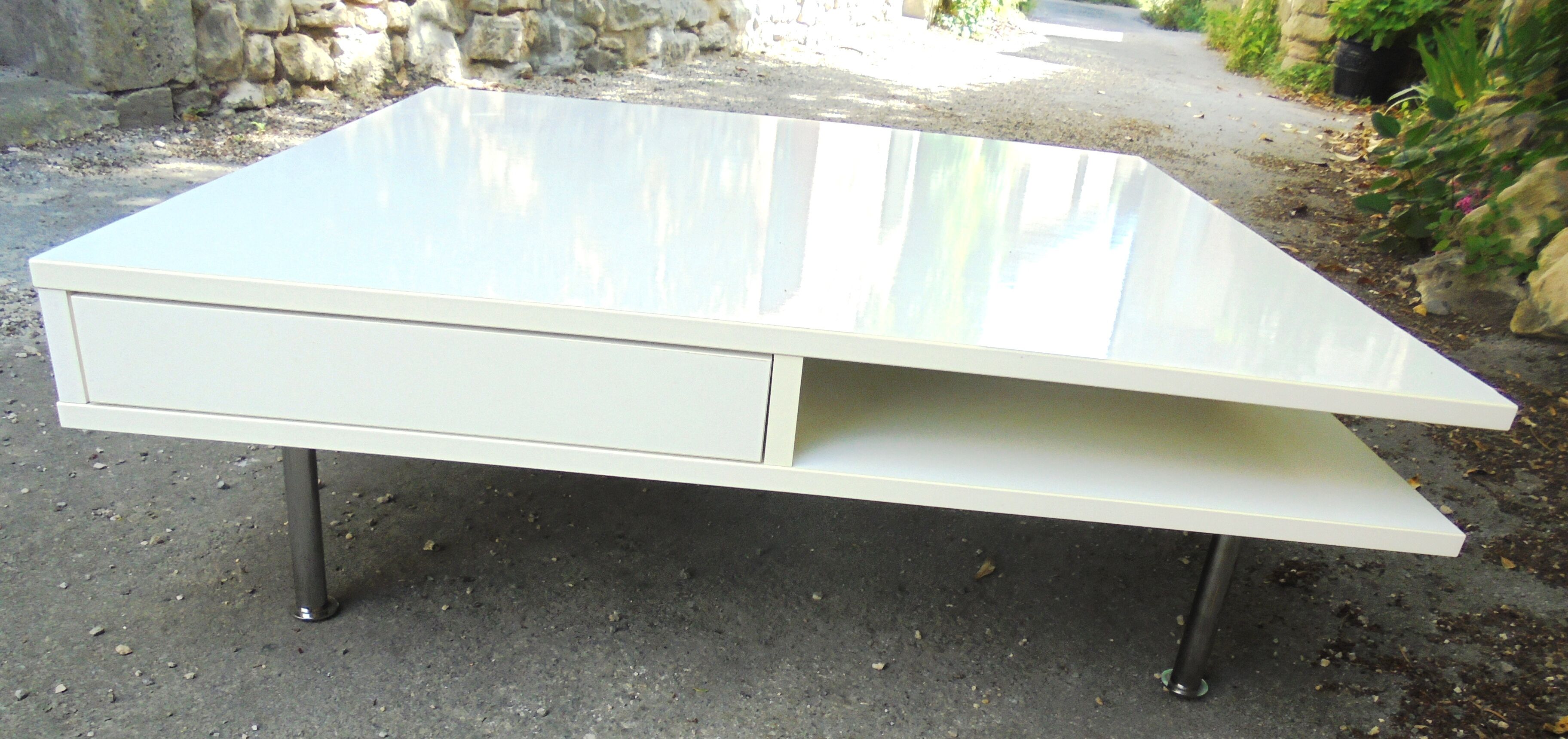 Drawer coffee table