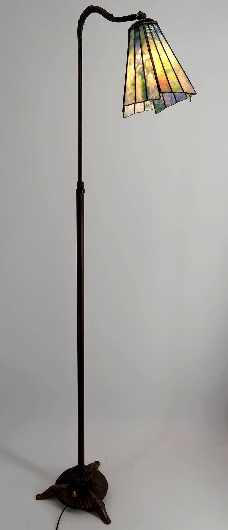 Art Deco reading lamp in bronze and stained glass – Circa 1920