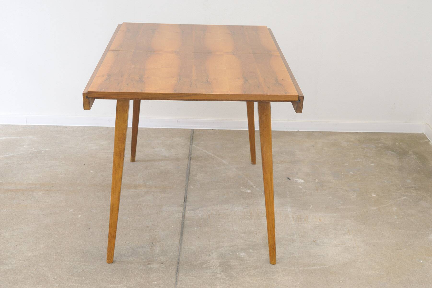 Table à manger pliante vintage par František Jirák pour Tatra nábytok, 1970