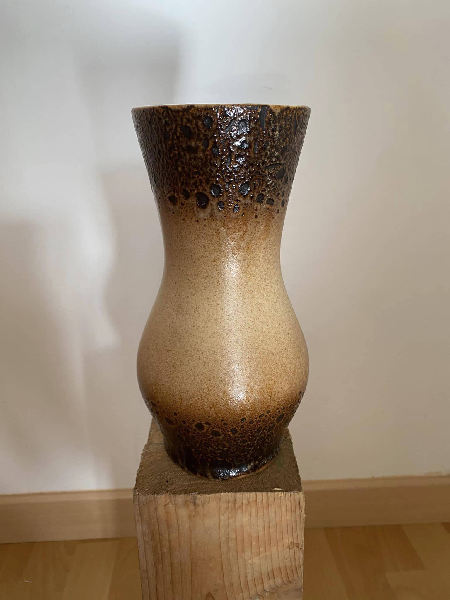 Vase en céramique style Fat Lava de Saint Clément numéroté 9082