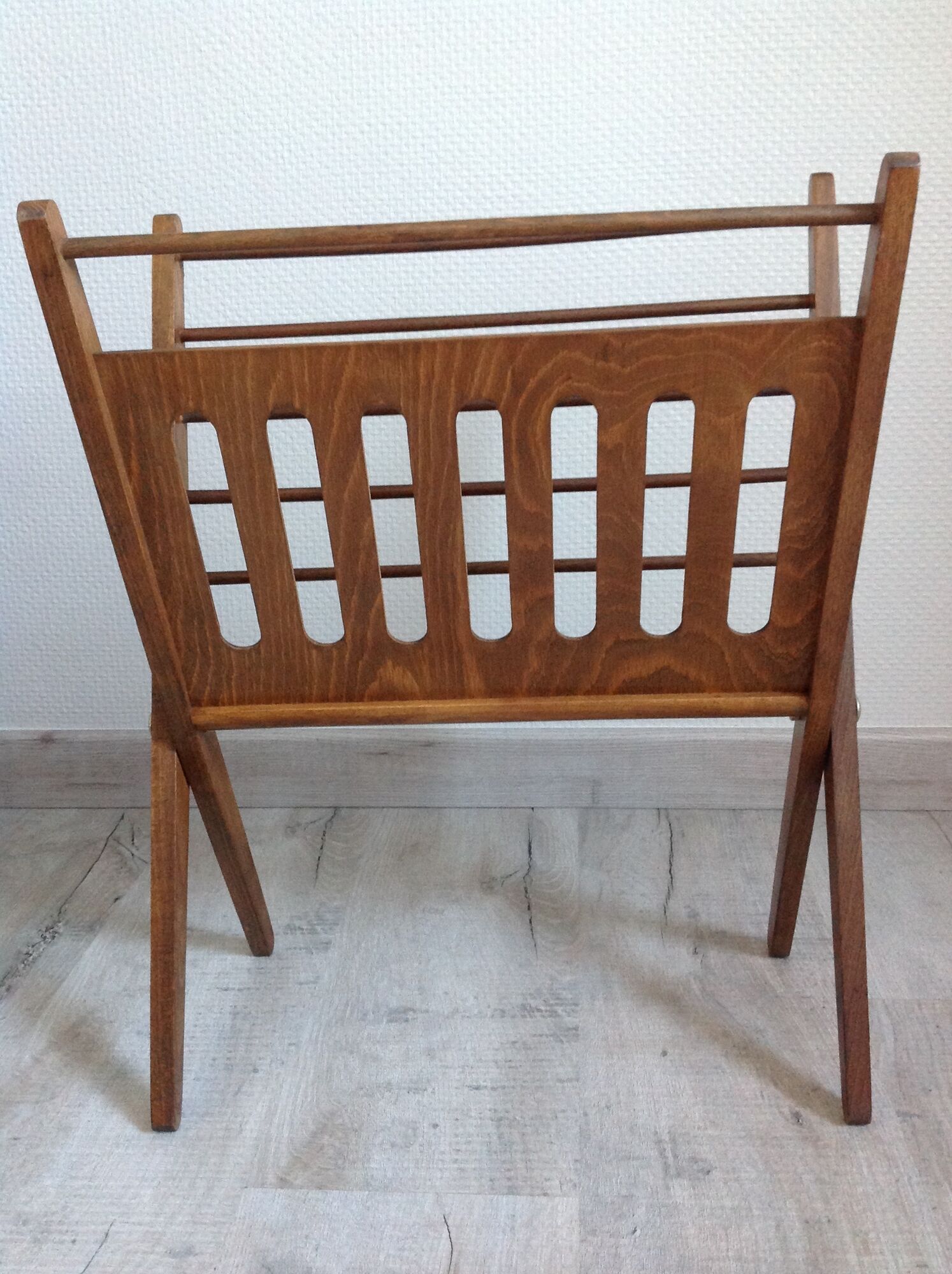 Scandinavian style foldable magazine holder by Cees Brackman for Pastoe 60/70s