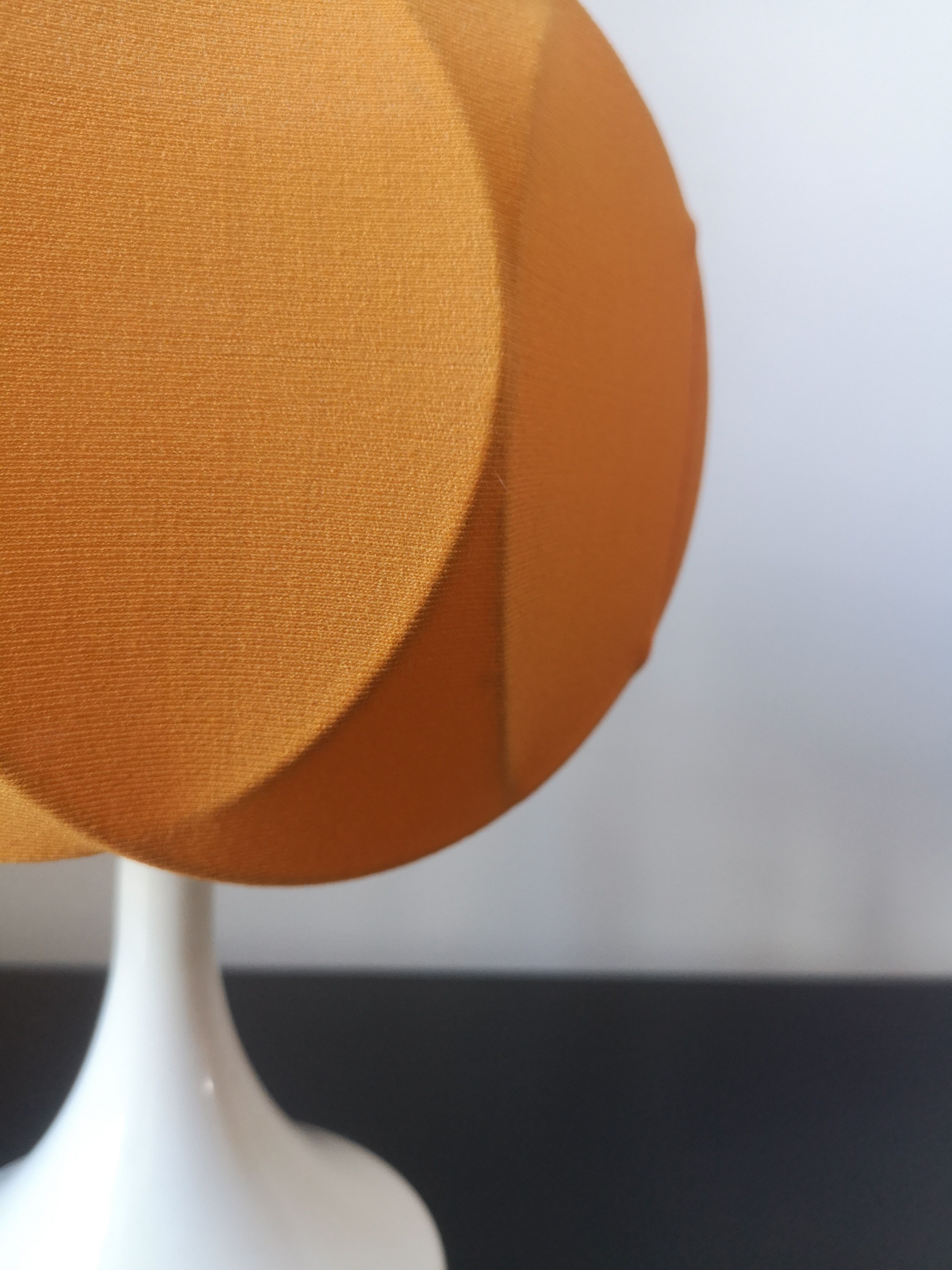 Lampe de table tulipe design space age 1960