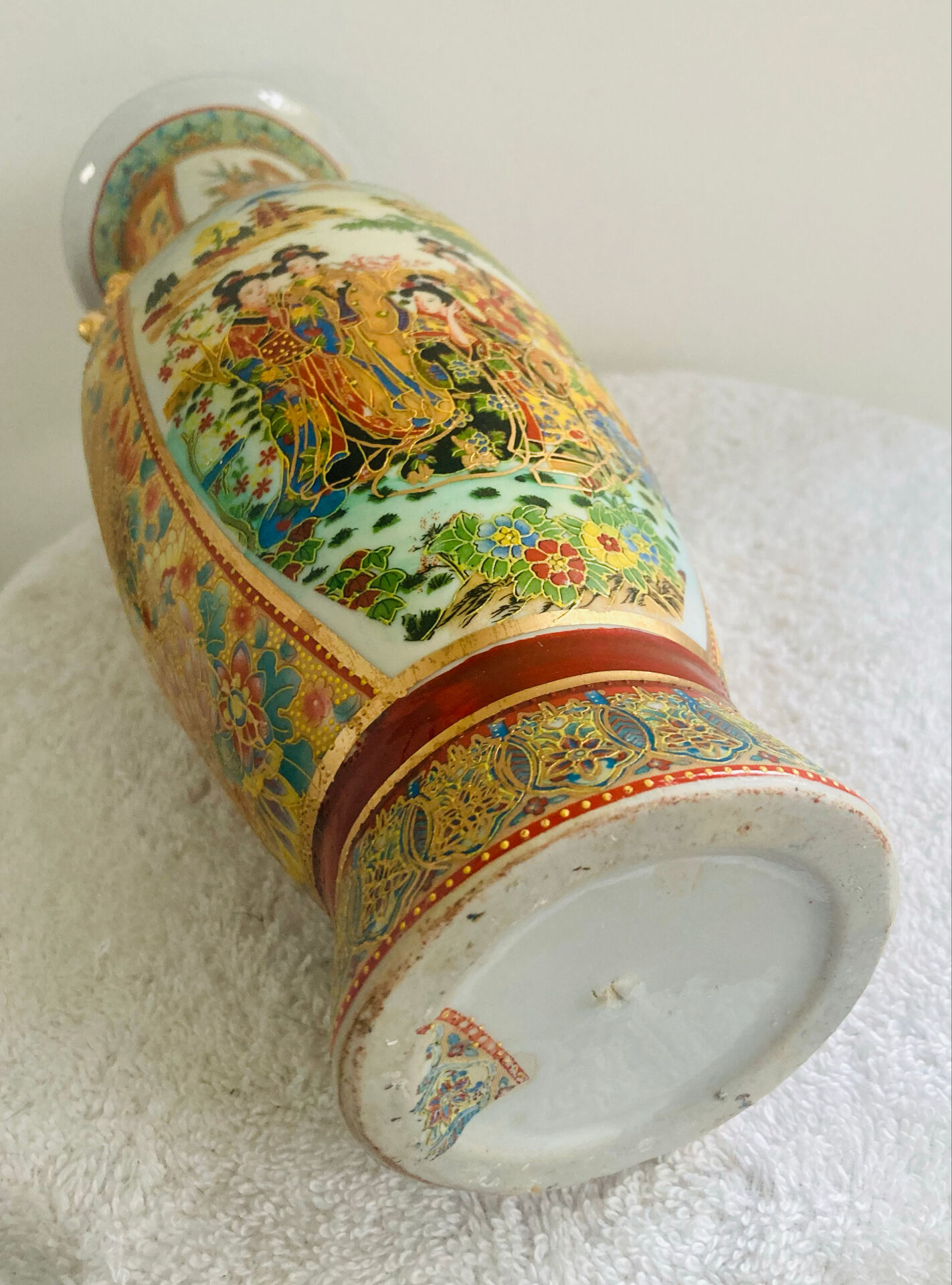 Antique Japanese Satsuma vase, 19th - early 20th century, decorated with geishas.