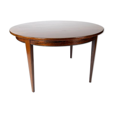 Table à manger en bois de rose conçue par Omann Junior à partir des années 1960.
