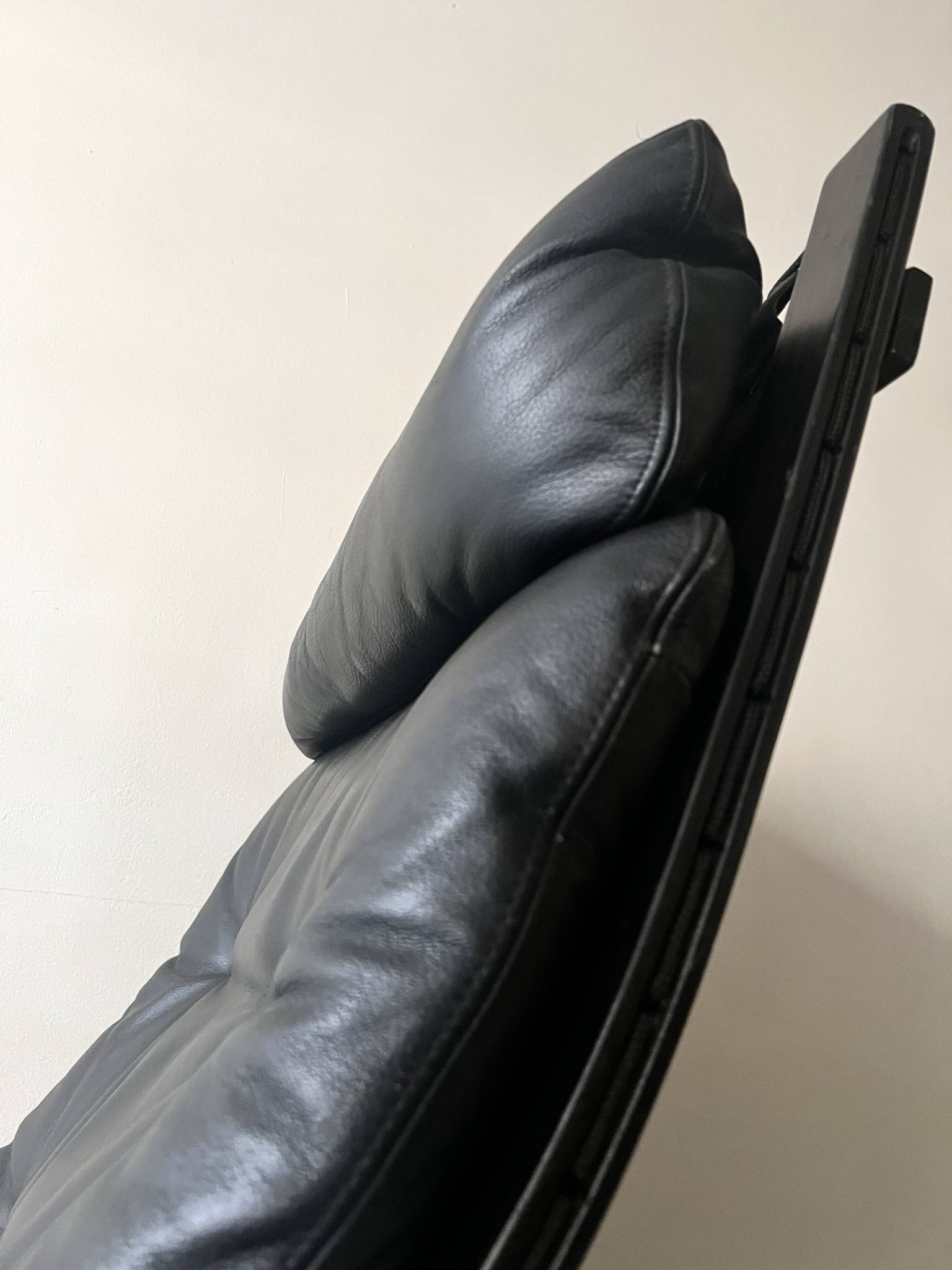 Scandinavian black leather armchair Siesta by Ingmar Relling, design 1970.