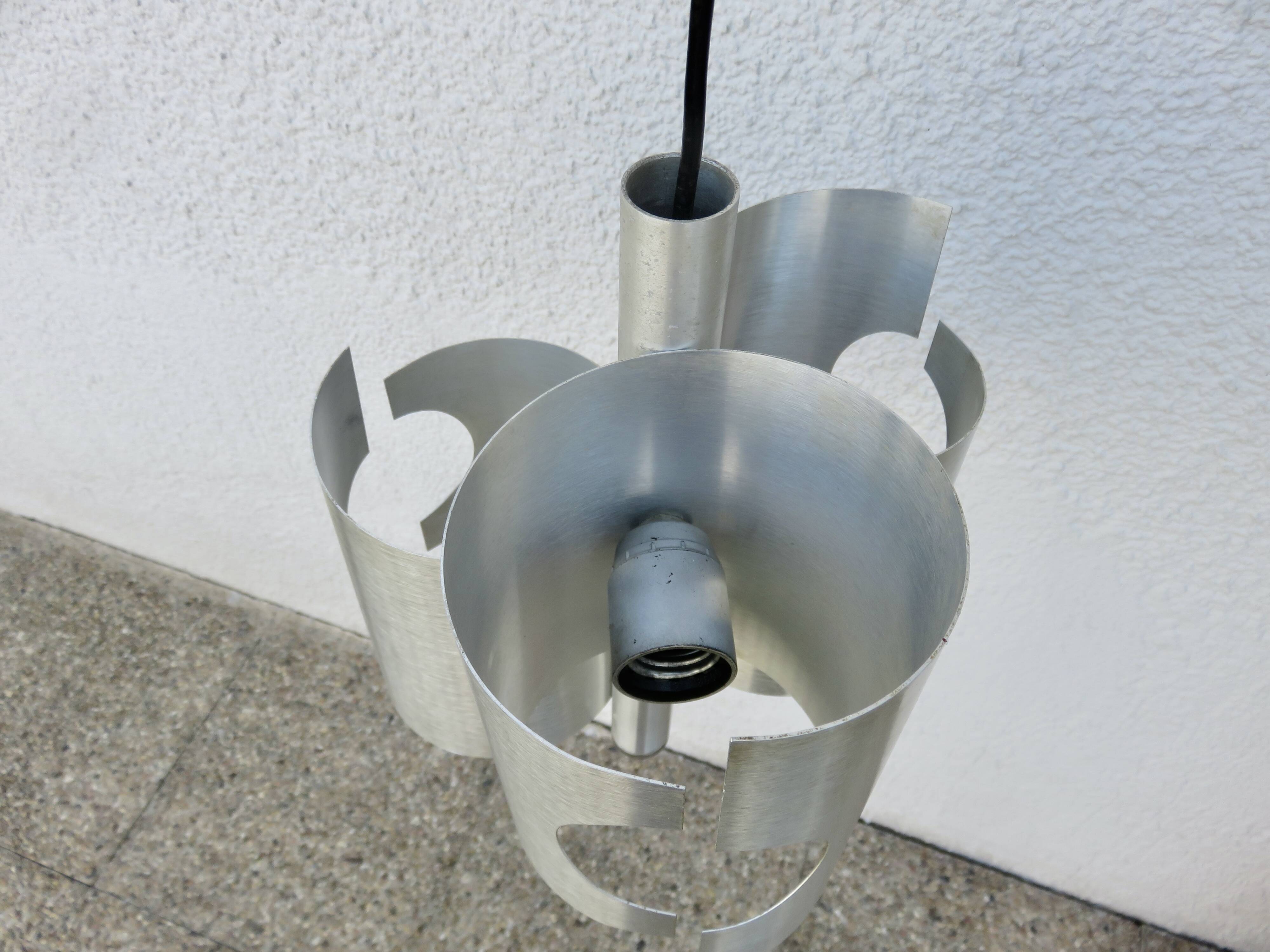 Suspension space age, UFO, rockabilly, pure 1970s design.