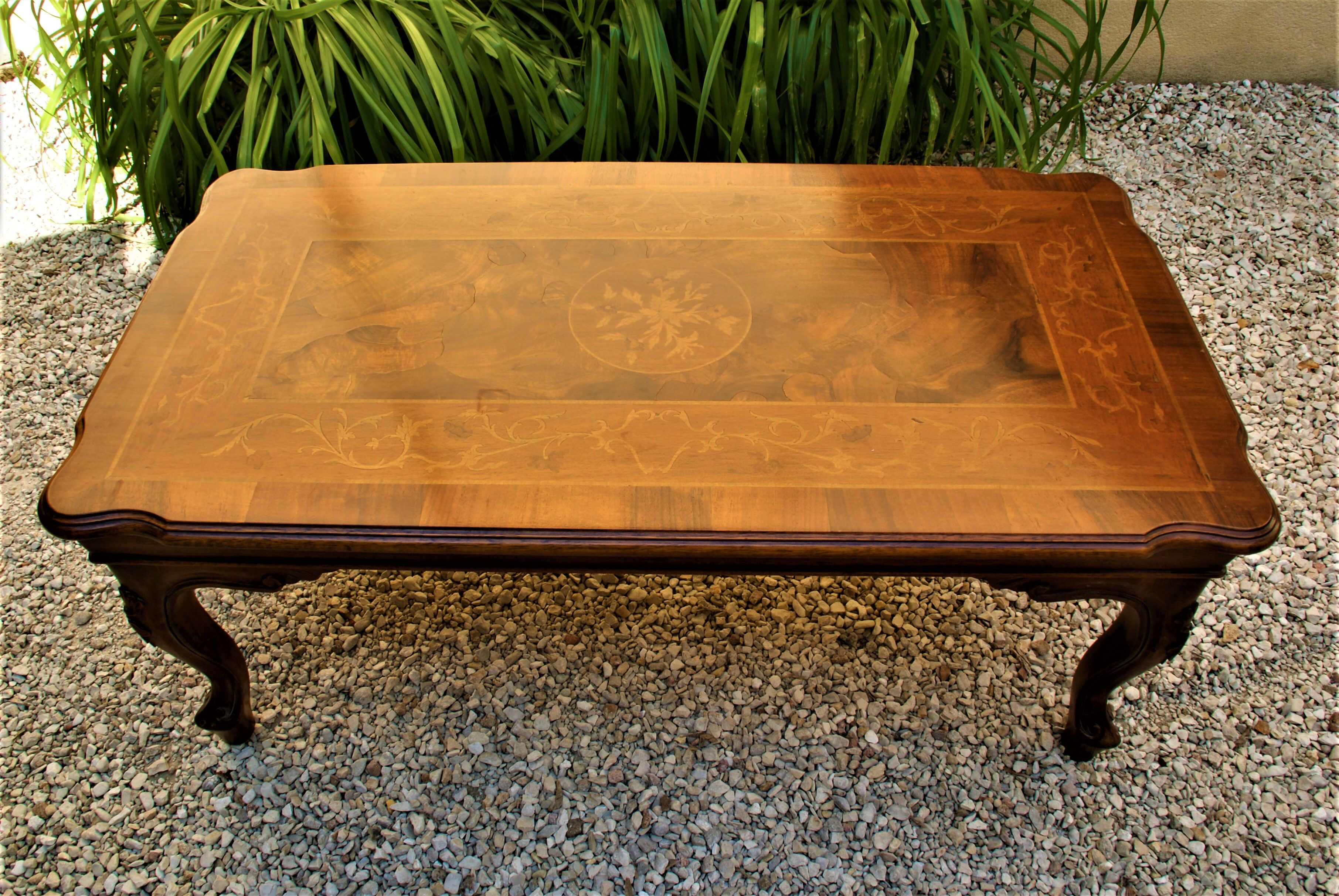 Italian wooden coffee table with marquetry inlaid top