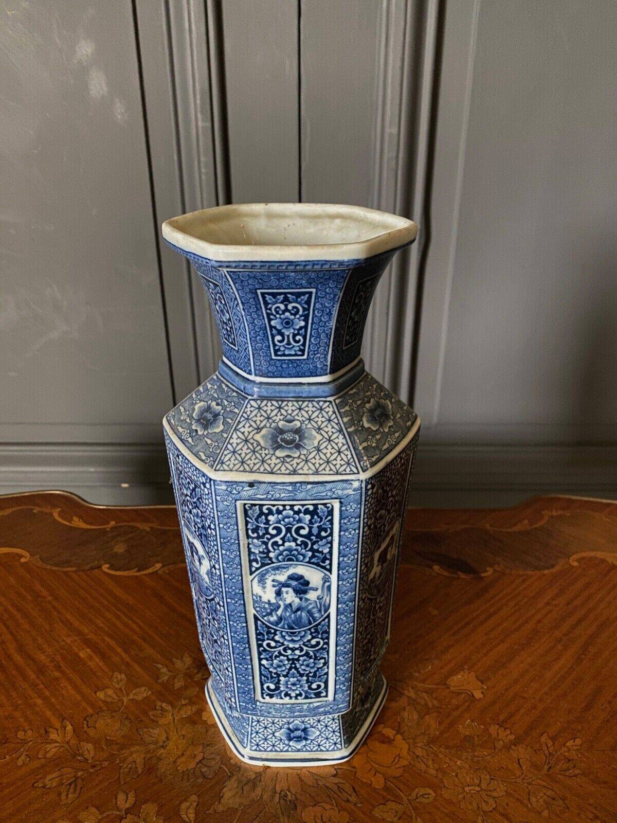 Paire de vases japonais hexagonaux fond bleu pans coupés DEC 739