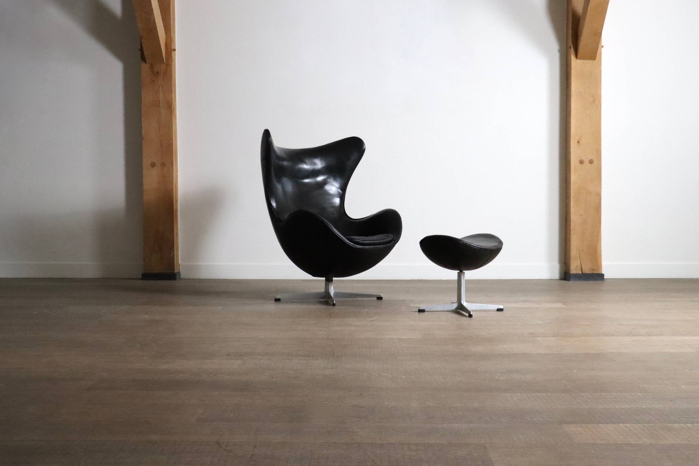 "Egg" armchair with ottoman, designed by Arne Jacobsen for Fritz Hansen, Denmark, 1963