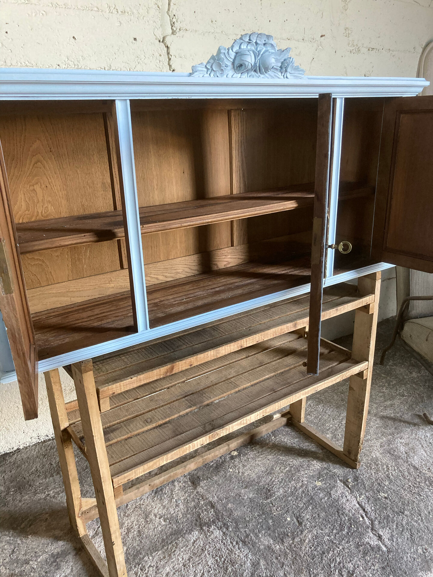 Hanging cupboard from the 1930s-1940s