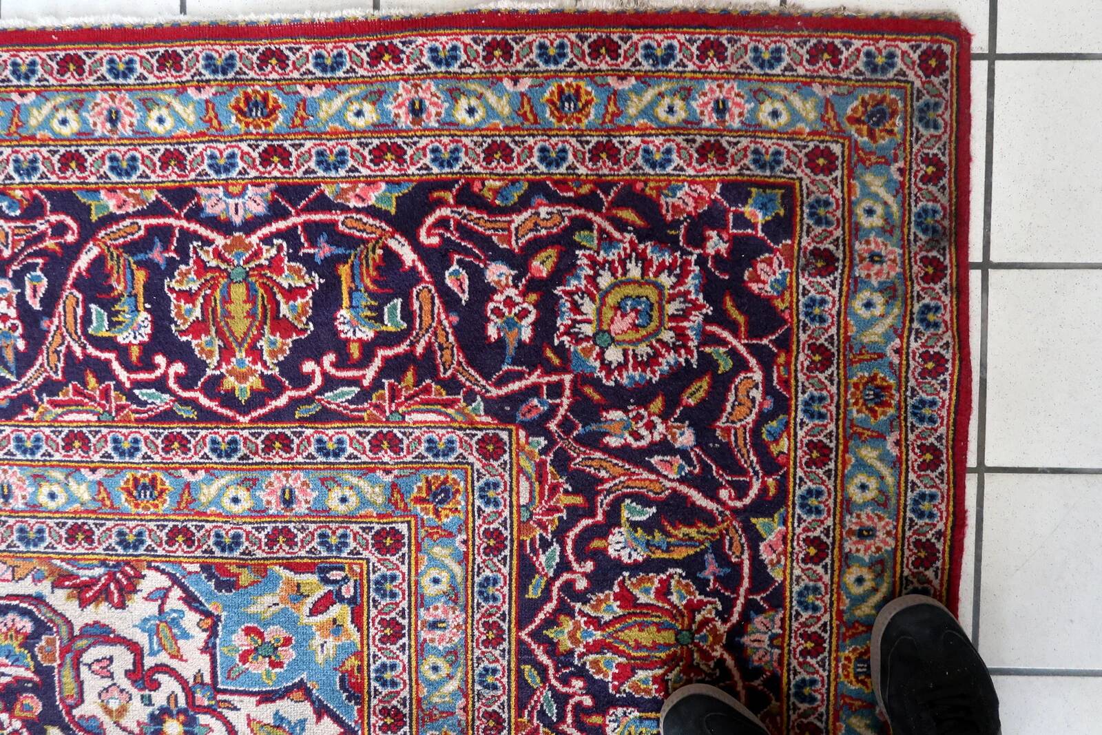 Antique Kashan wool rug, medallion & allover floral, crimson & navy, c. 1920s — 283 × 384 cm — 1C1279