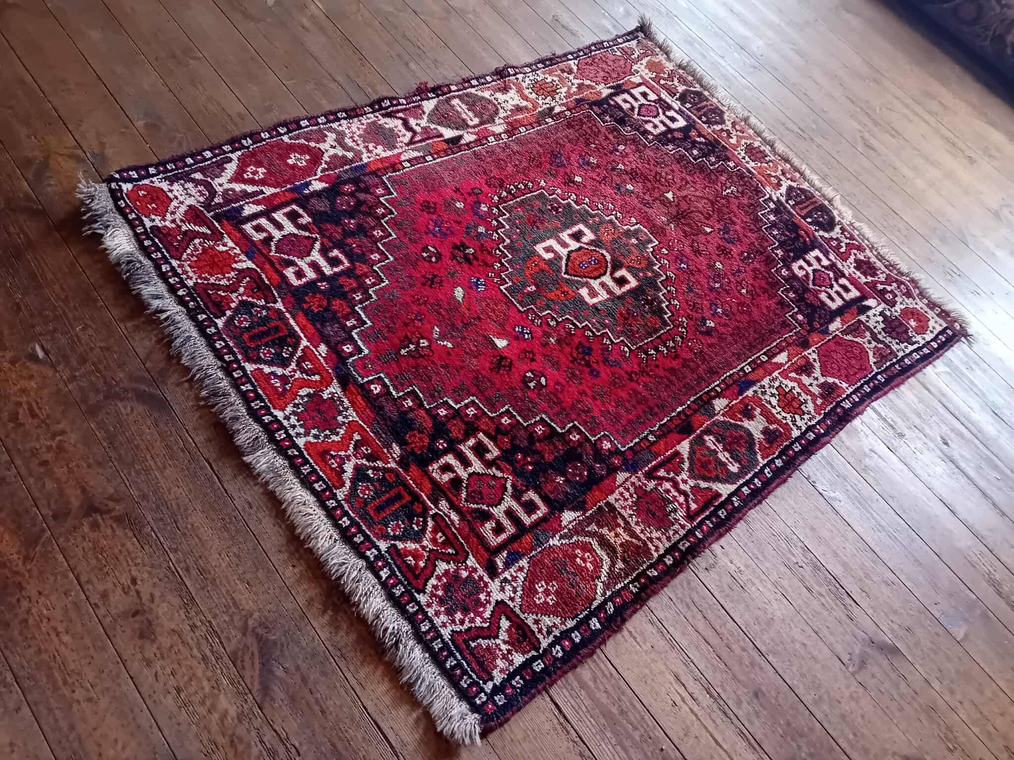 Handmade Persian Shiraz Rug 155x114cm