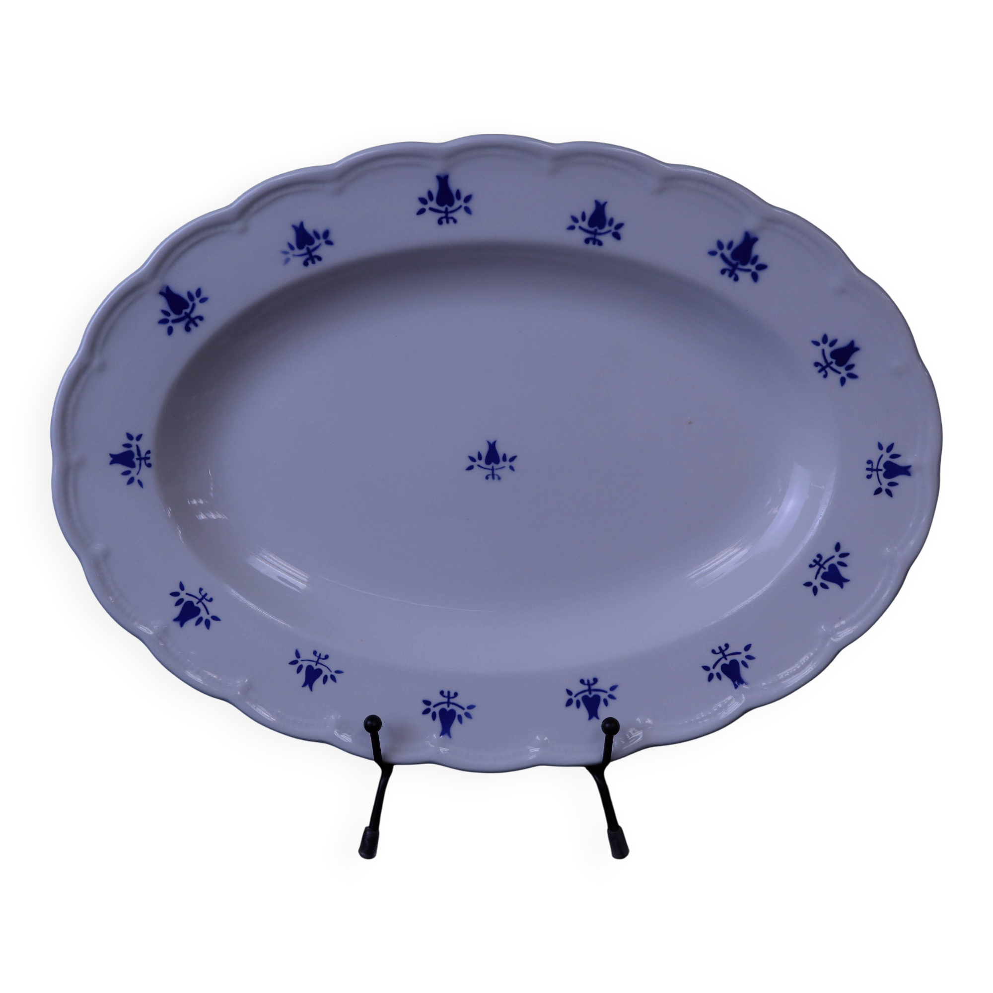 Oval plate Boch La Louvière