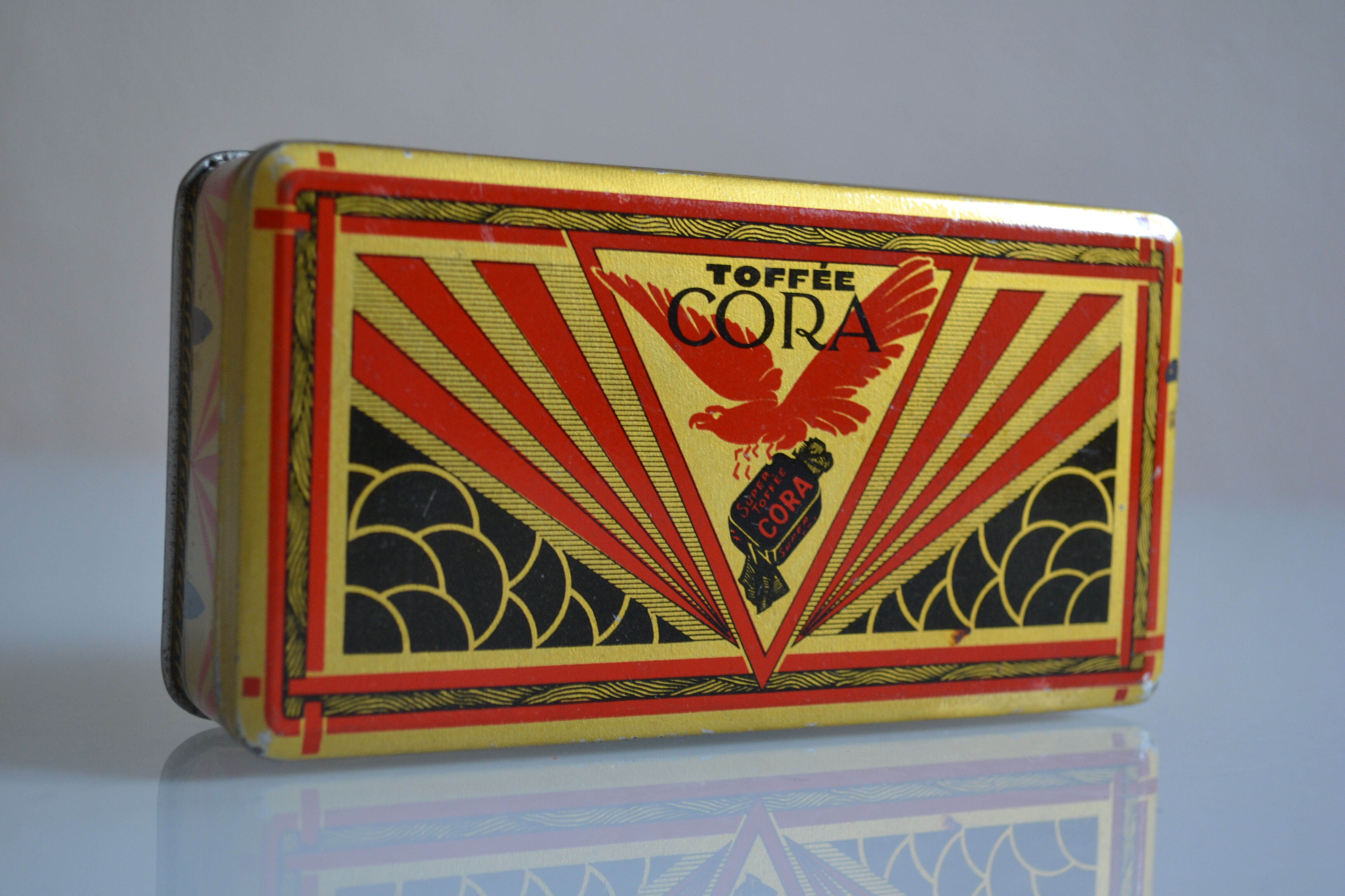 Advertising box toffee cora tole lithograph