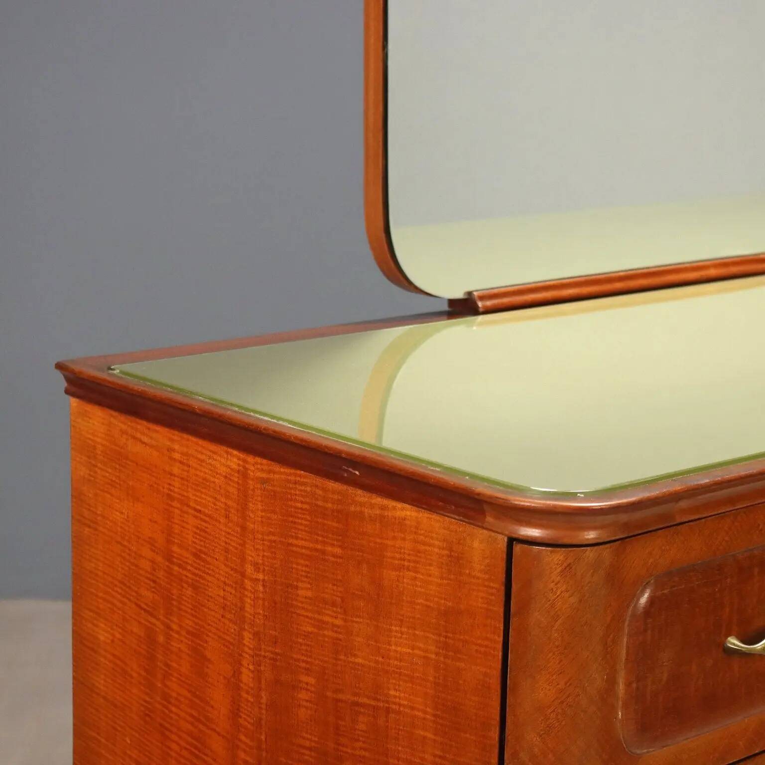 Vintage mahogany veneer chest of drawers design 1950s-1960s
