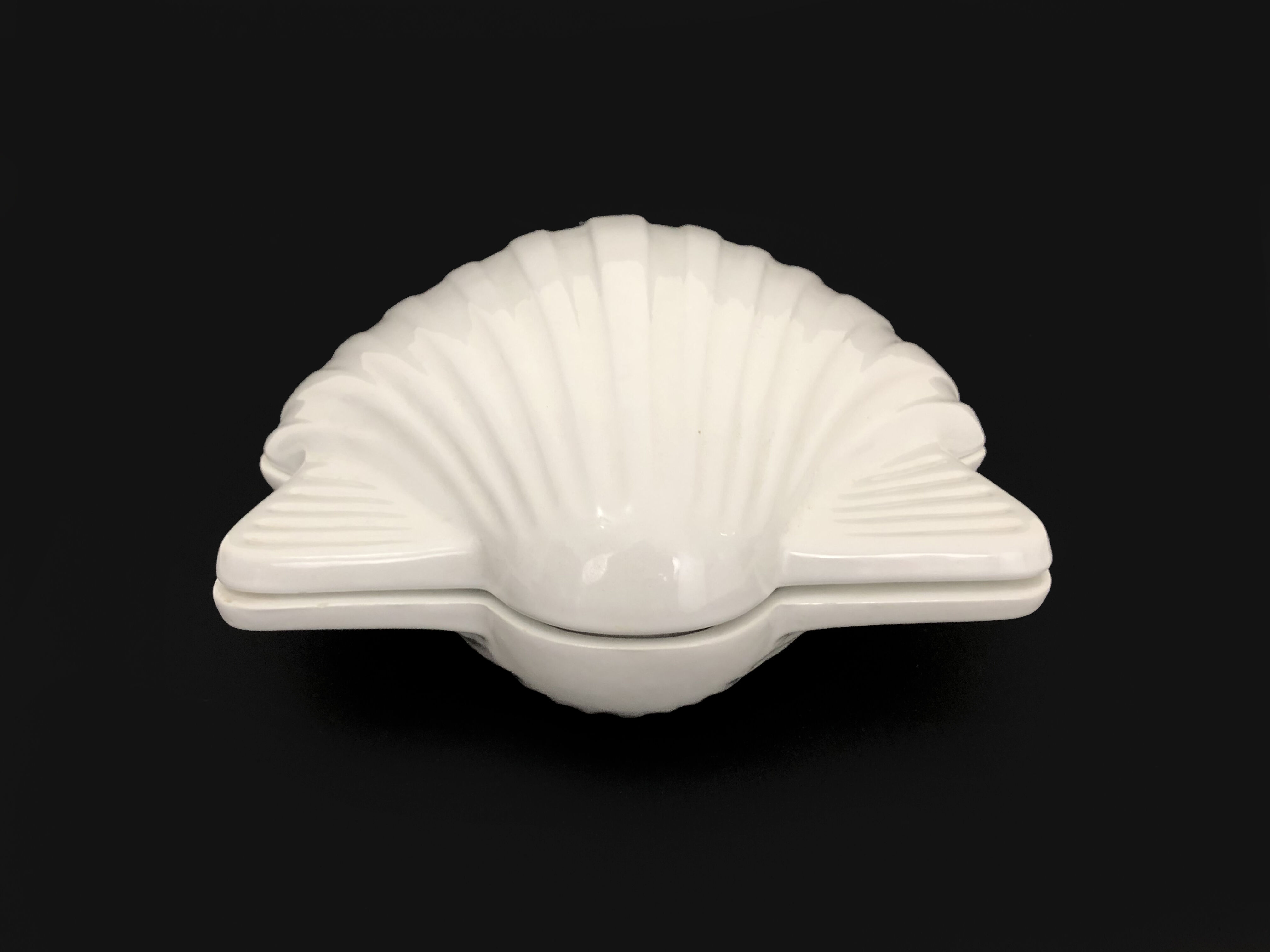 Boîte en céramique forme de coquillage par Tommaso Barbi Italie