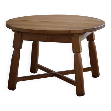 Brutalist round dining table in oak, mid-century modern, made in France, 1960s.