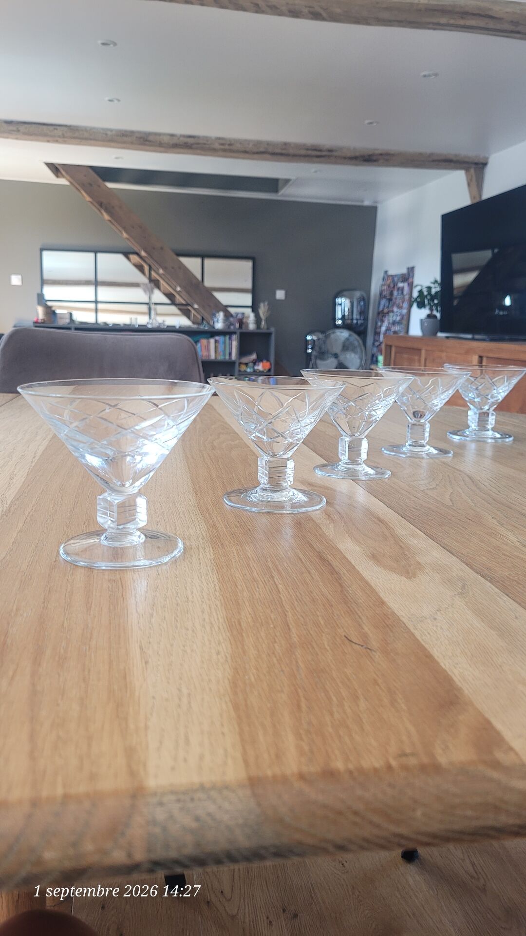 5 coupes à champagne en verre taillé