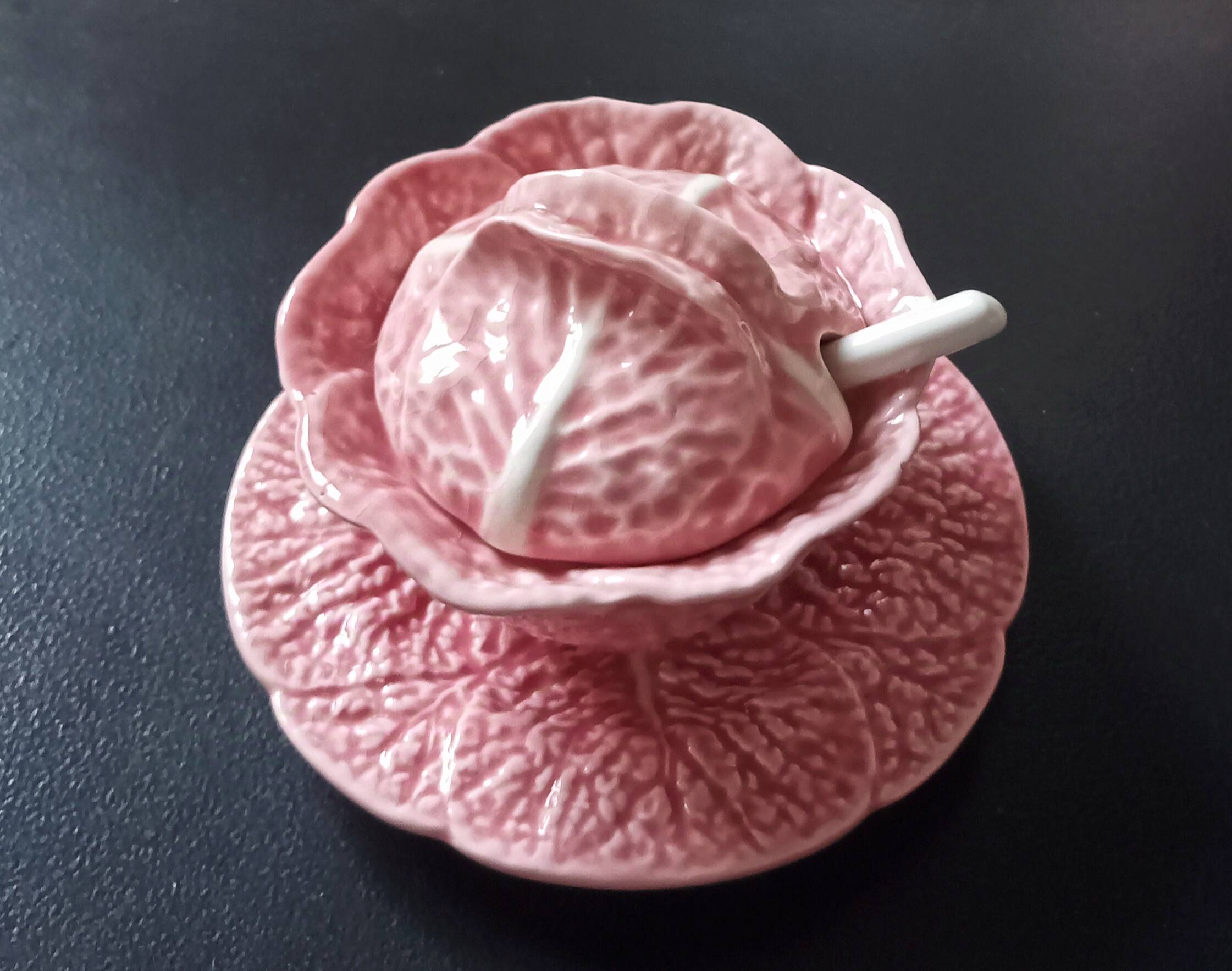 Pink slip mustard pot, Bordallo Pinheiro, Portugal