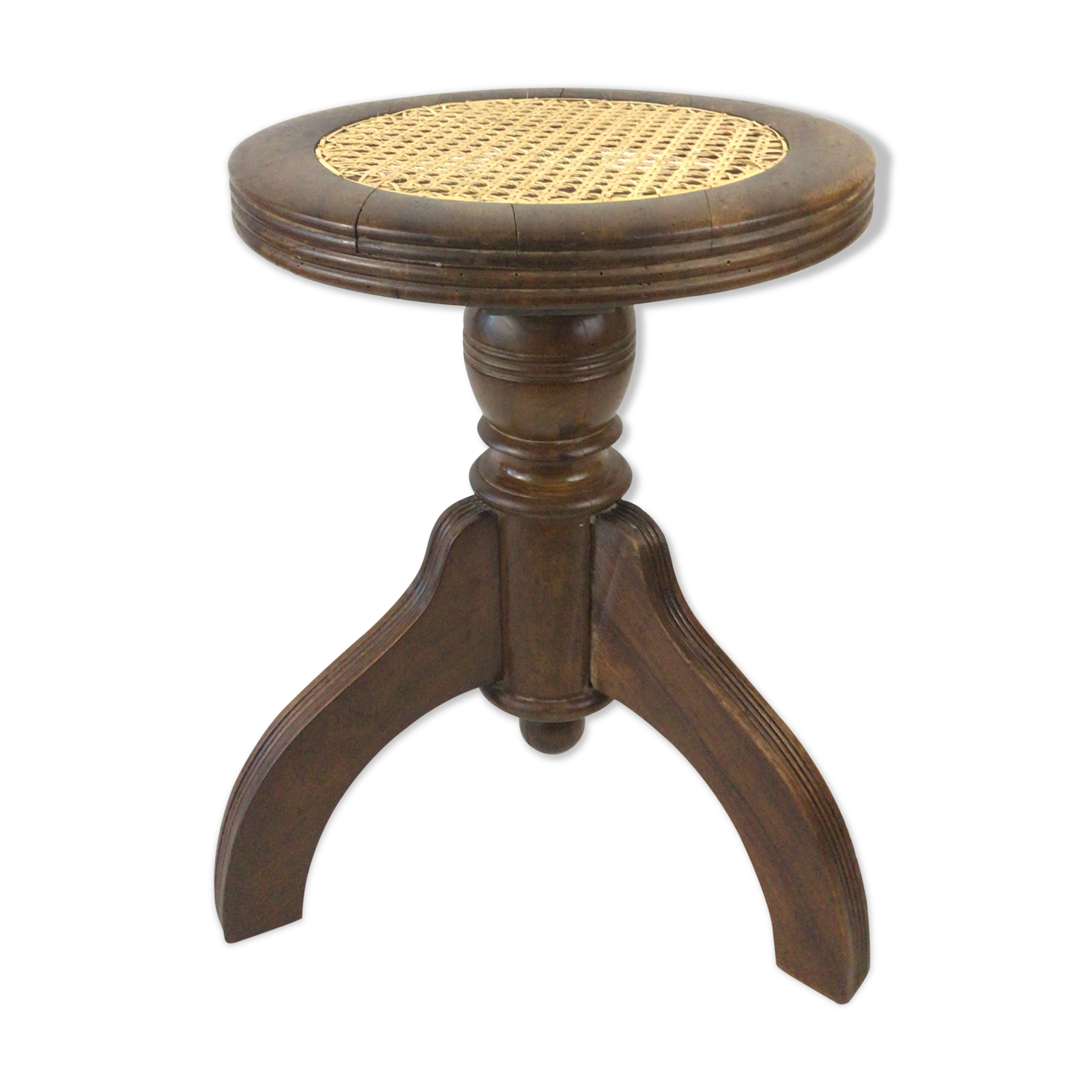 Canned piano stool with screws