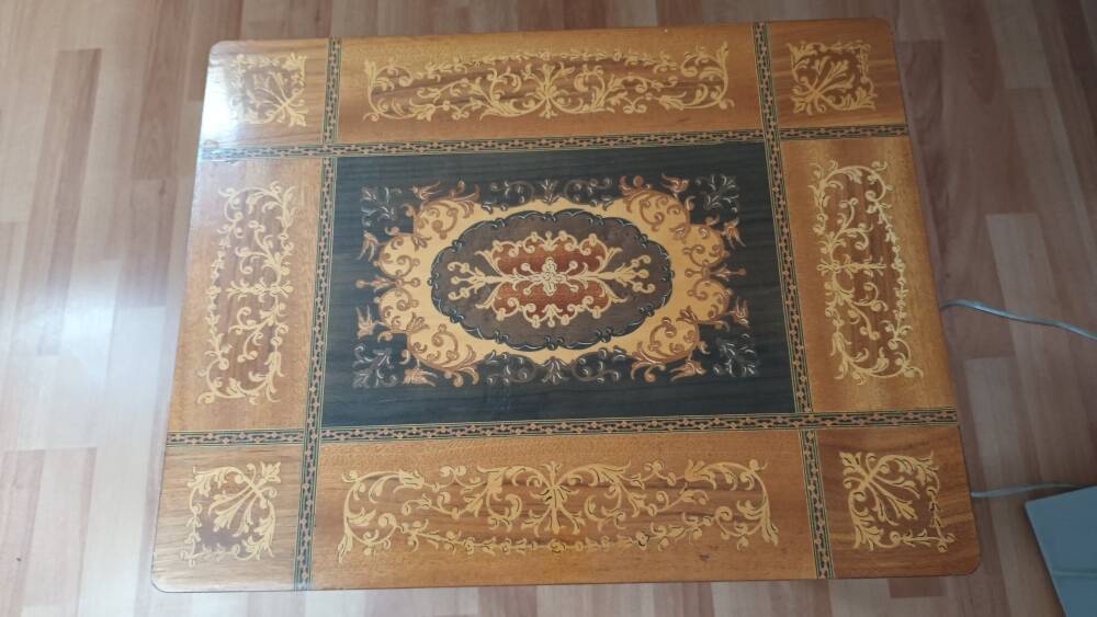 Small jewellery table in Sorrento marquetry - Italy, circa 1970.
