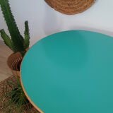 Table basse tripode en rotin relookée vintage