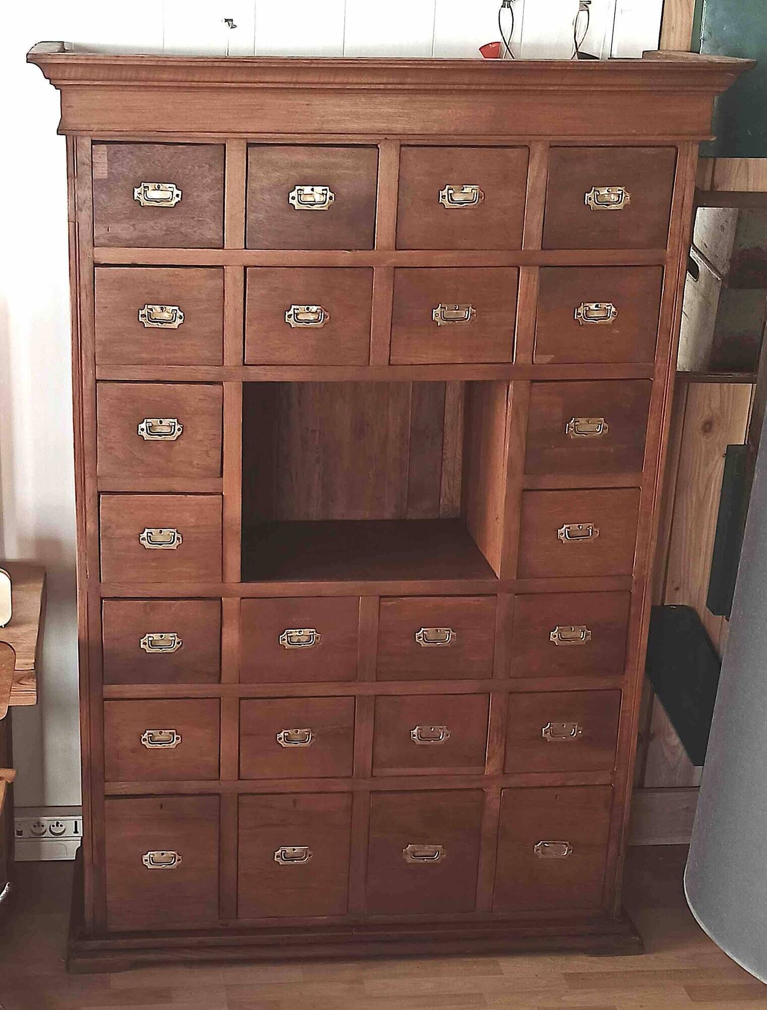 Cabinet d'apothicaire Début XXe Dimensions  Ht 188 x L 130 x P 44 cm