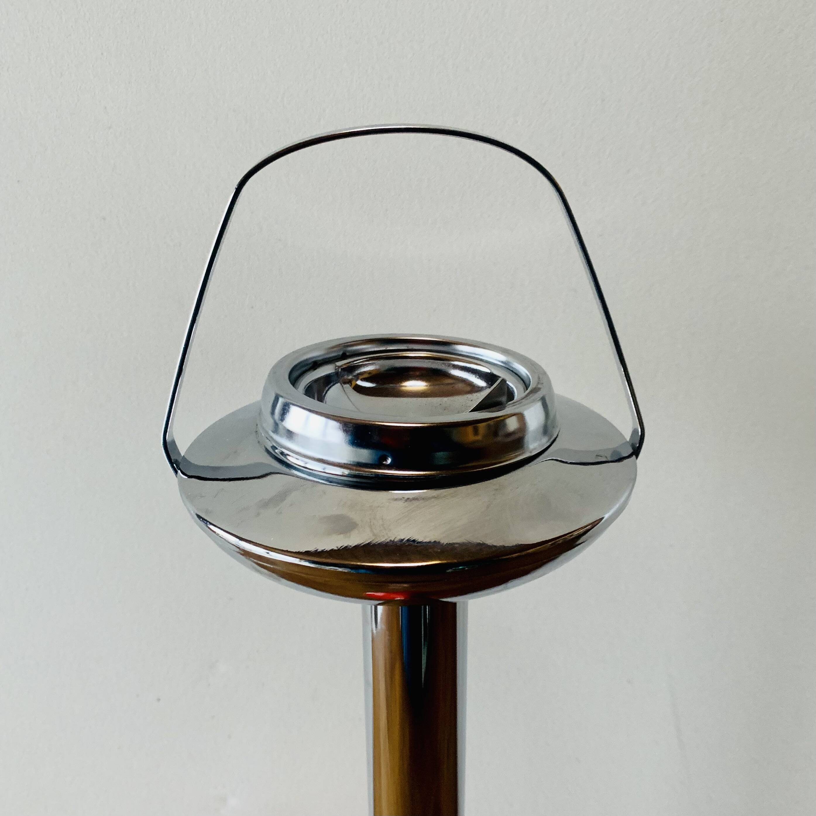Vintage tulip ashtray on foot in red and chrome steel - Space Age Design