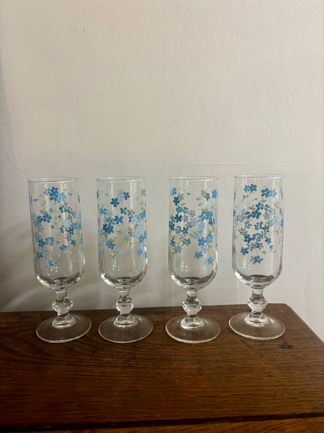 Vintage set of 4 champagne flutes Véronica myosotis