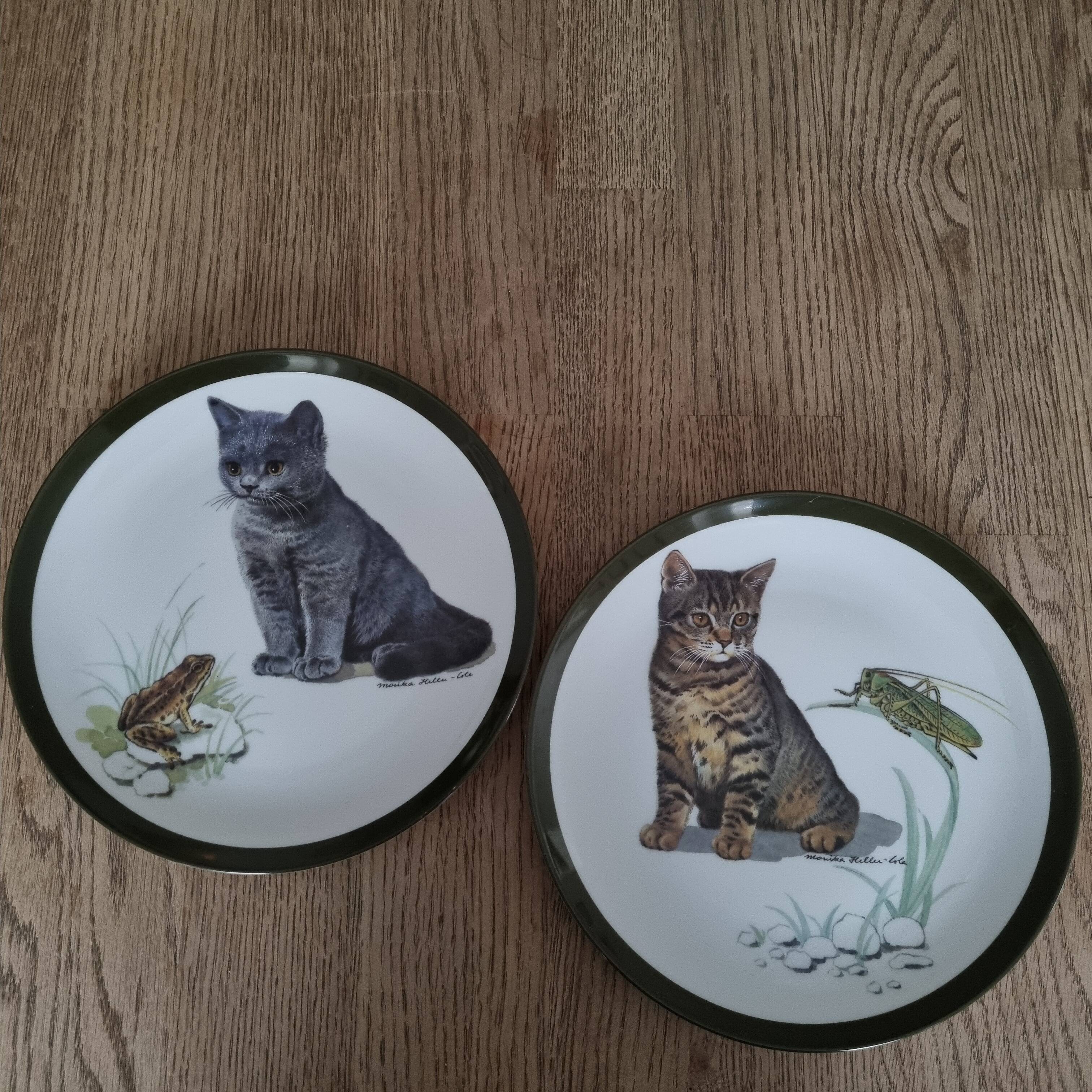 Porcelain cat decorative plates