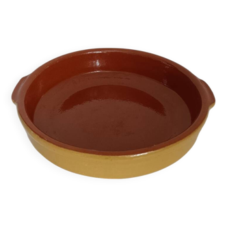 Round terracotta dish
