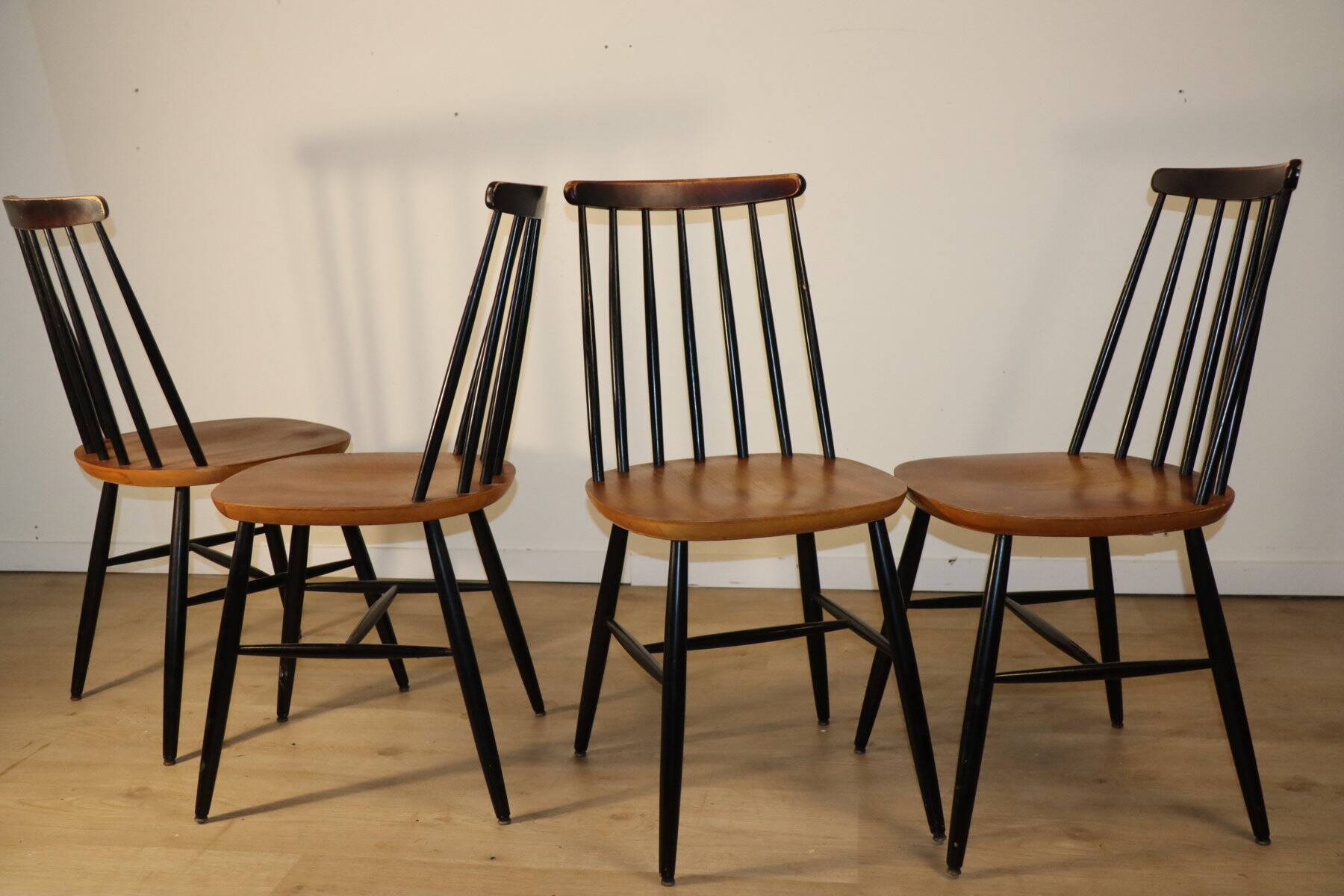 Set of 4 vintage wooden chairs, 1960.