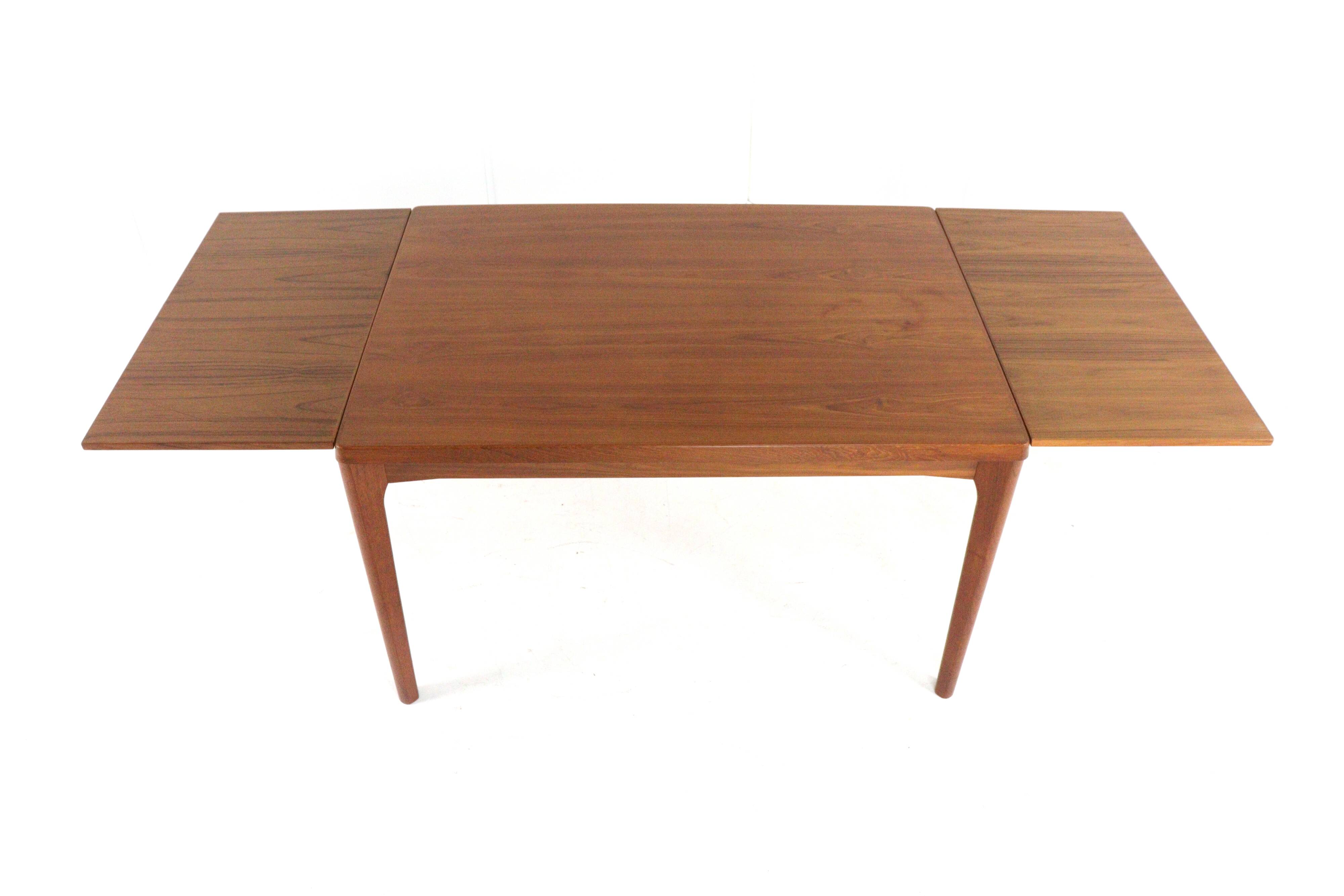 Henning Kjaernulf for extendable rectangular dining table Vejle - Danish
