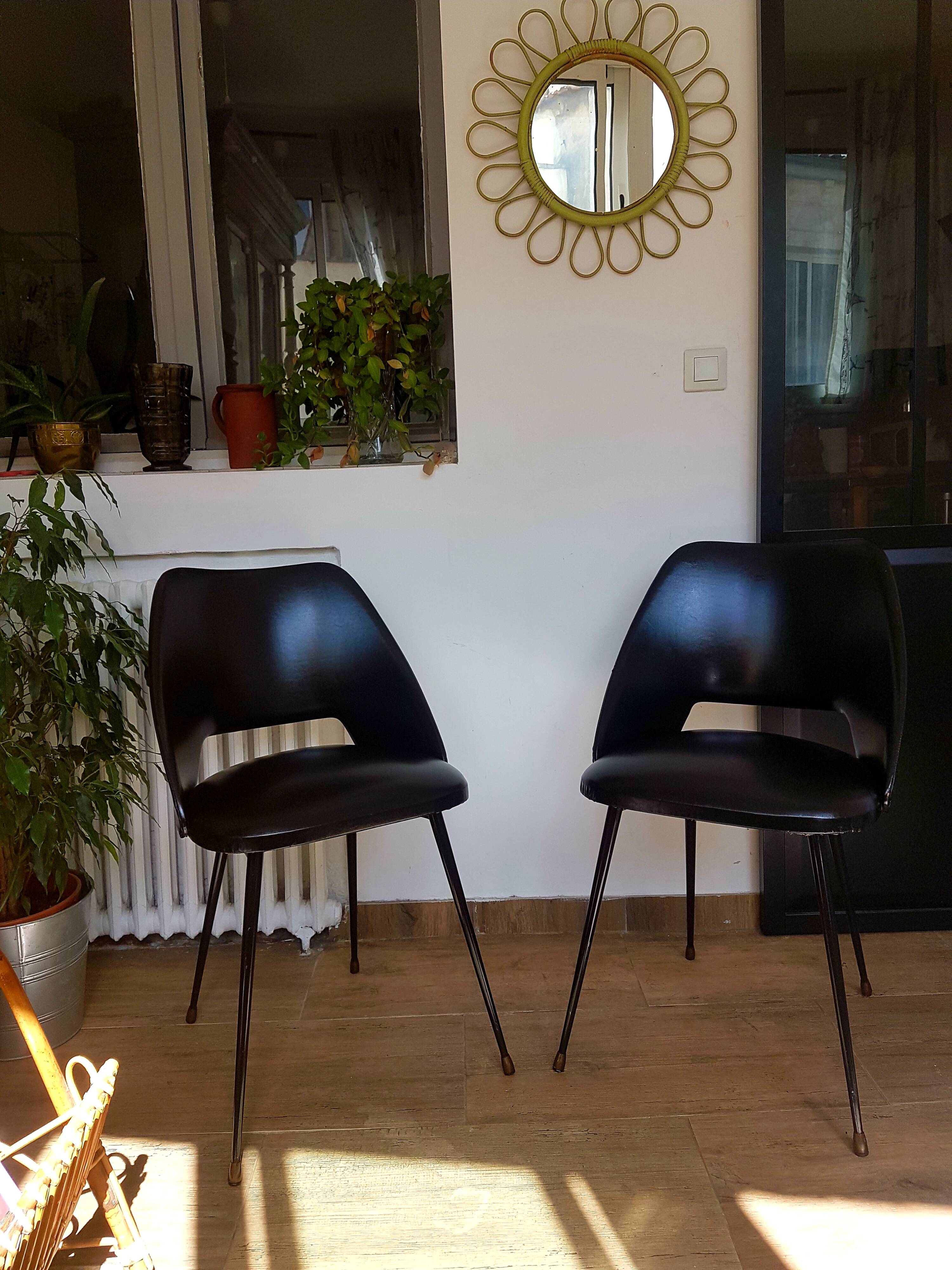 Chaise tonneau en skaï