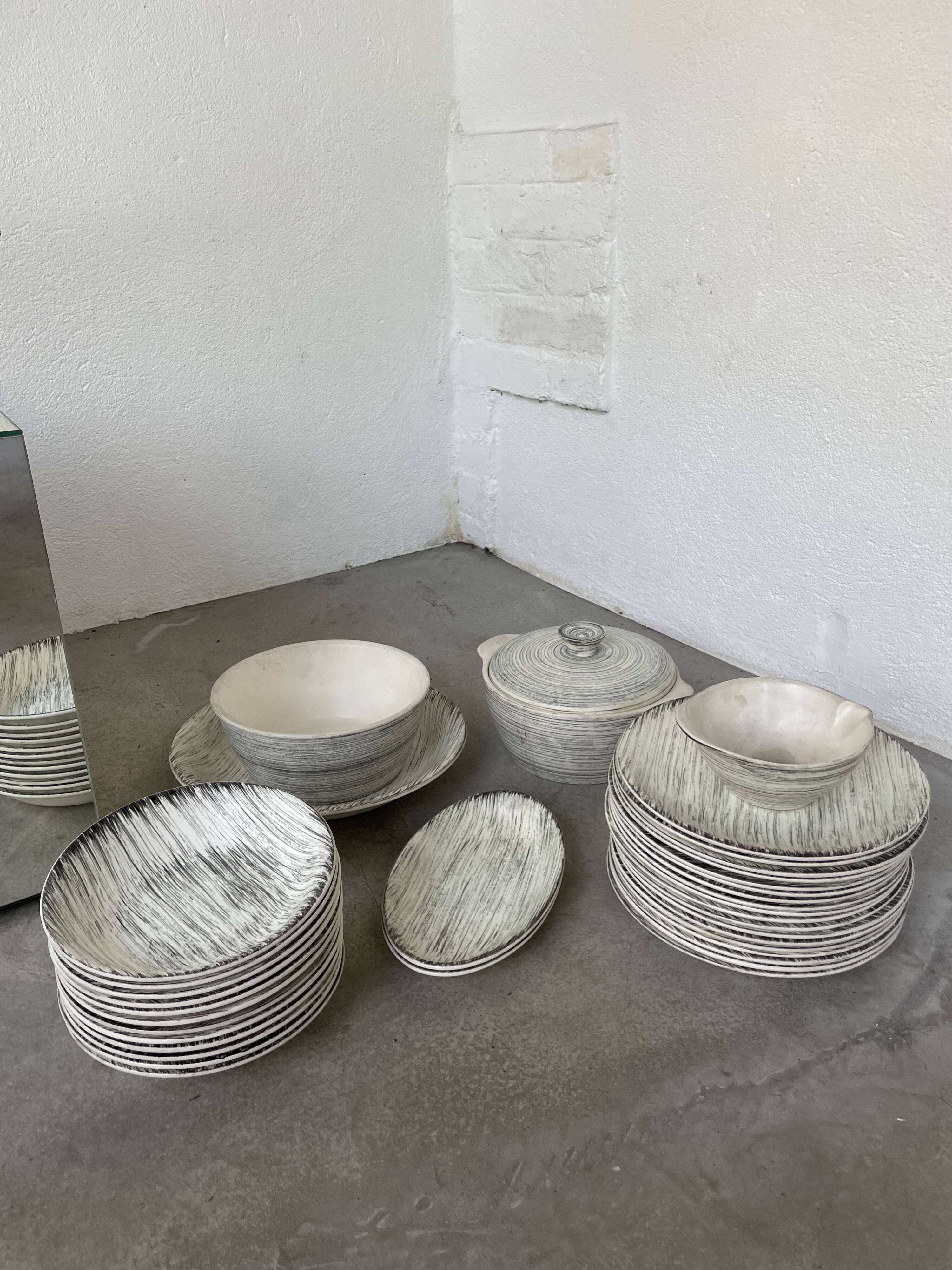 Set of plates and dishes Bazas de Salins 1960