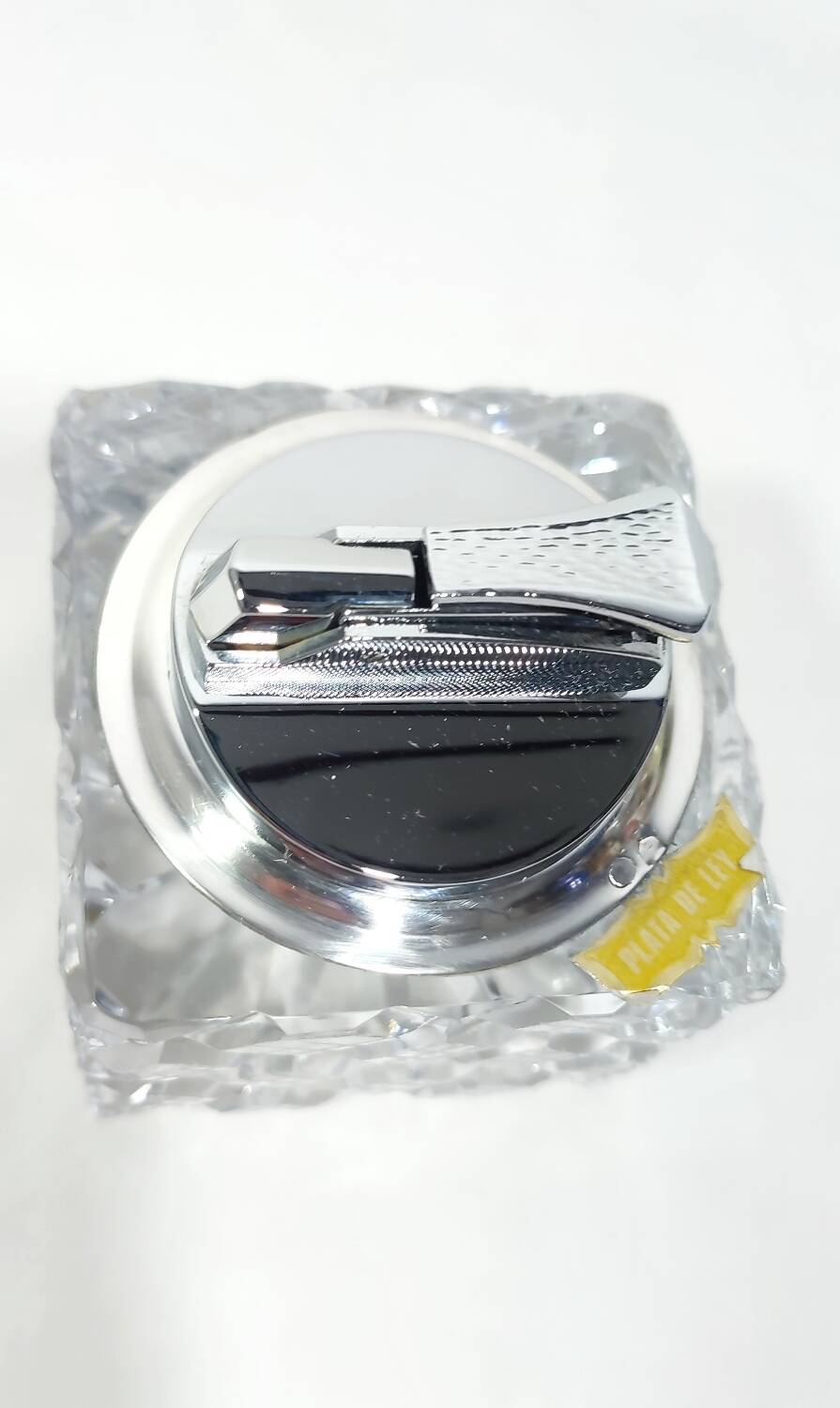 Mechero de cristal tallado. España, 1980s.