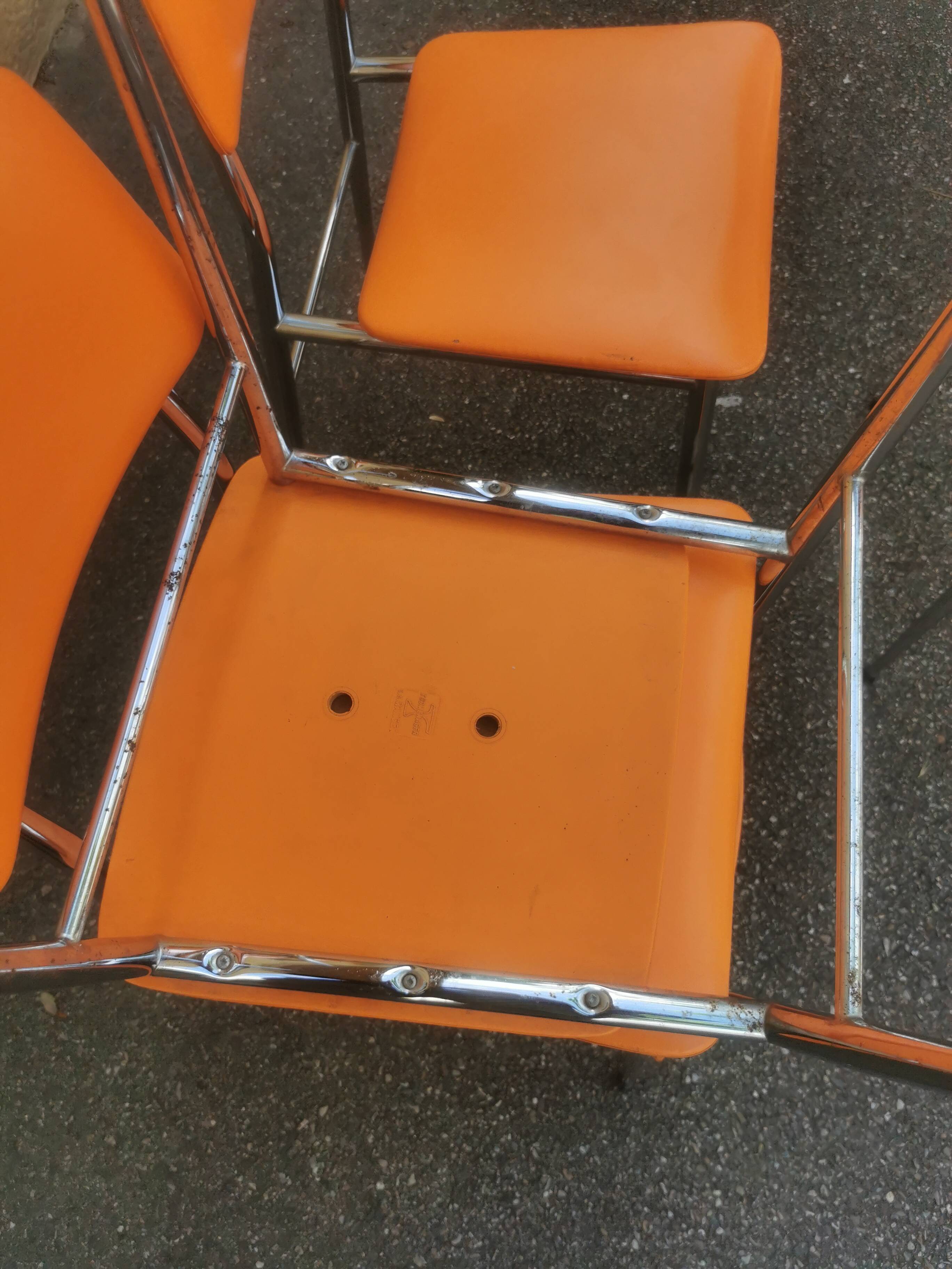 Tubmenager orange vintage chairs