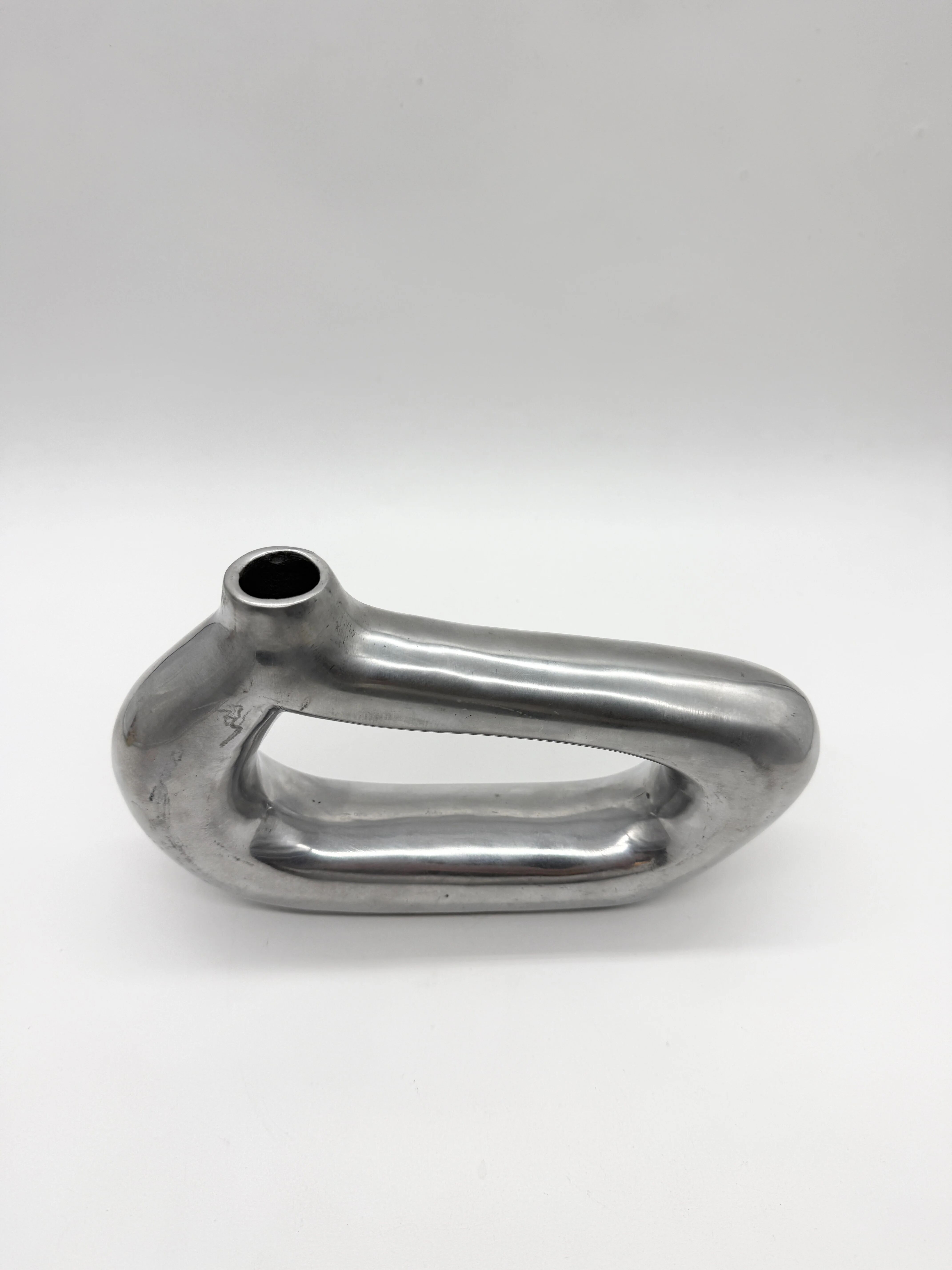 Vase sculptural en fonte d’aluminium, 1970s