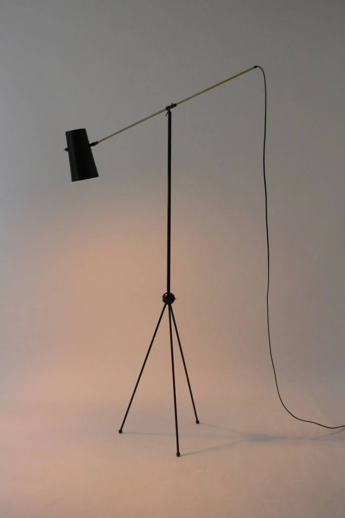 Lampadaire tripode "Canne à pêche" moderniste suédois – Suède, années 1950