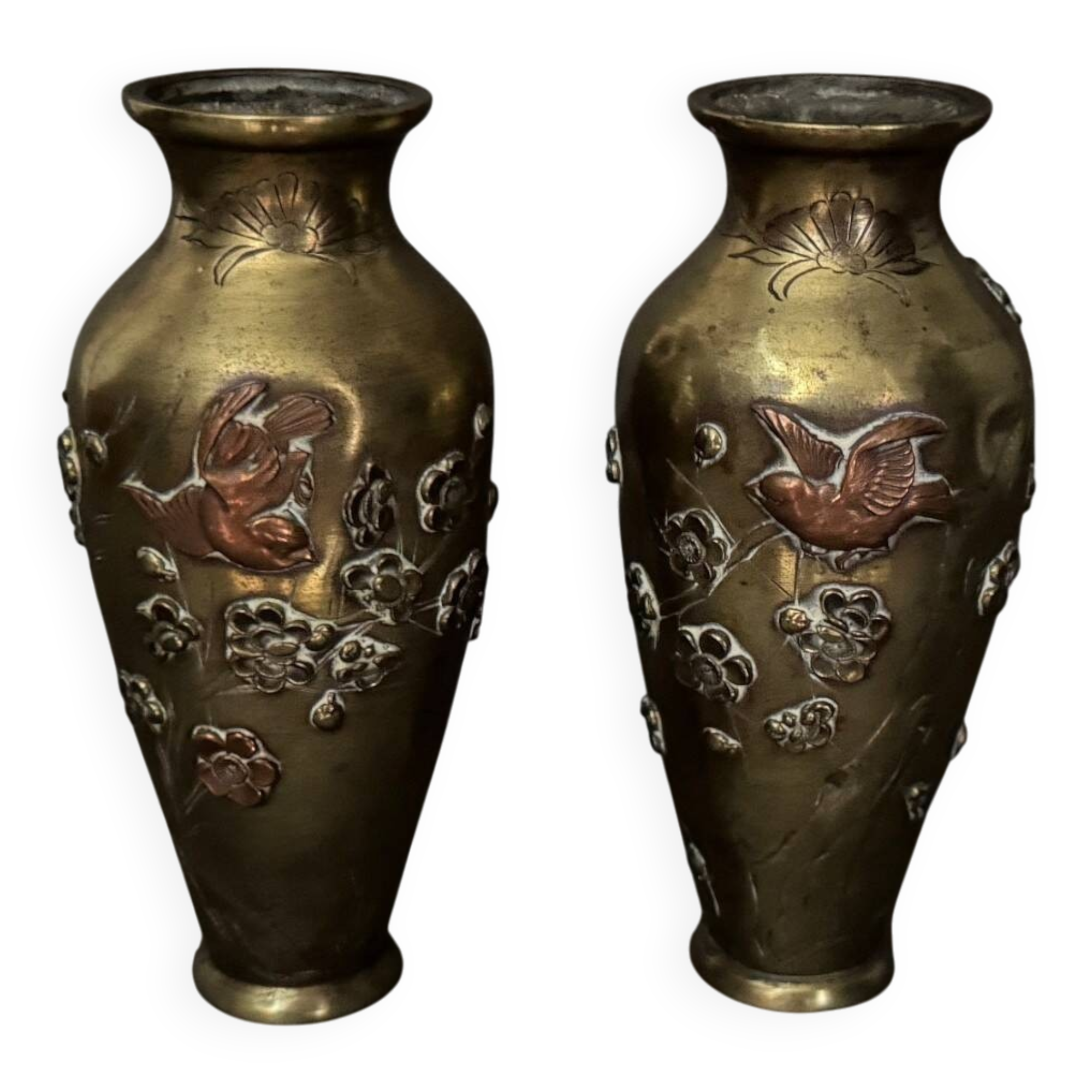 Pair of Japanese vases in chiselled bronze with inlaid bird decoration.