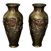 Paire de vases japonais en bronze ciselé incrustation décor d'oiseau