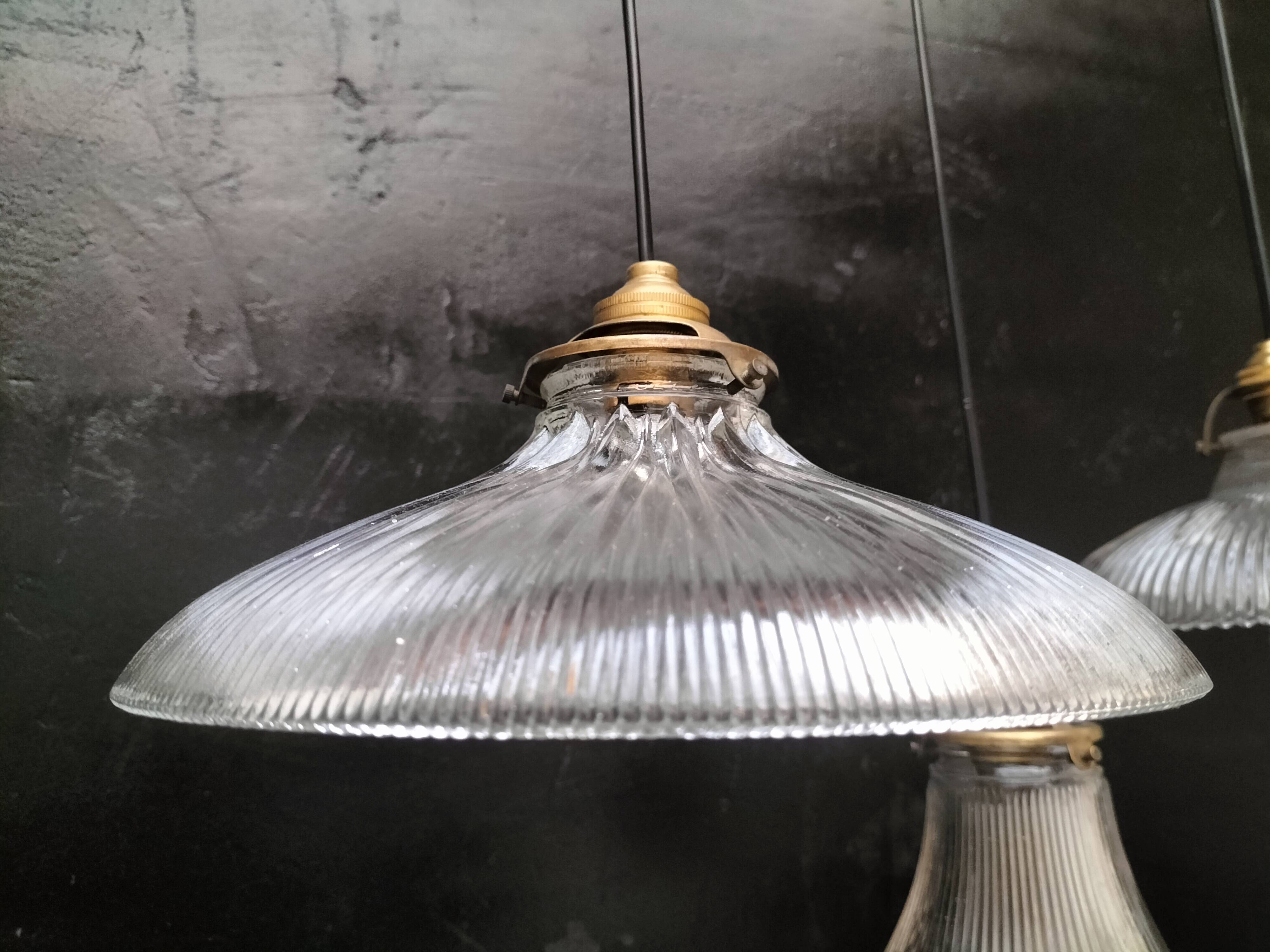 Holophane suspensions