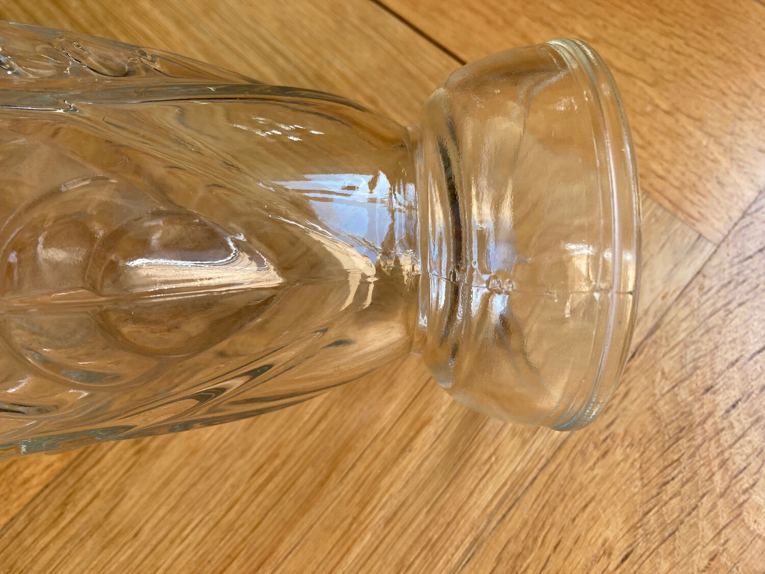Molded glass bulb vase