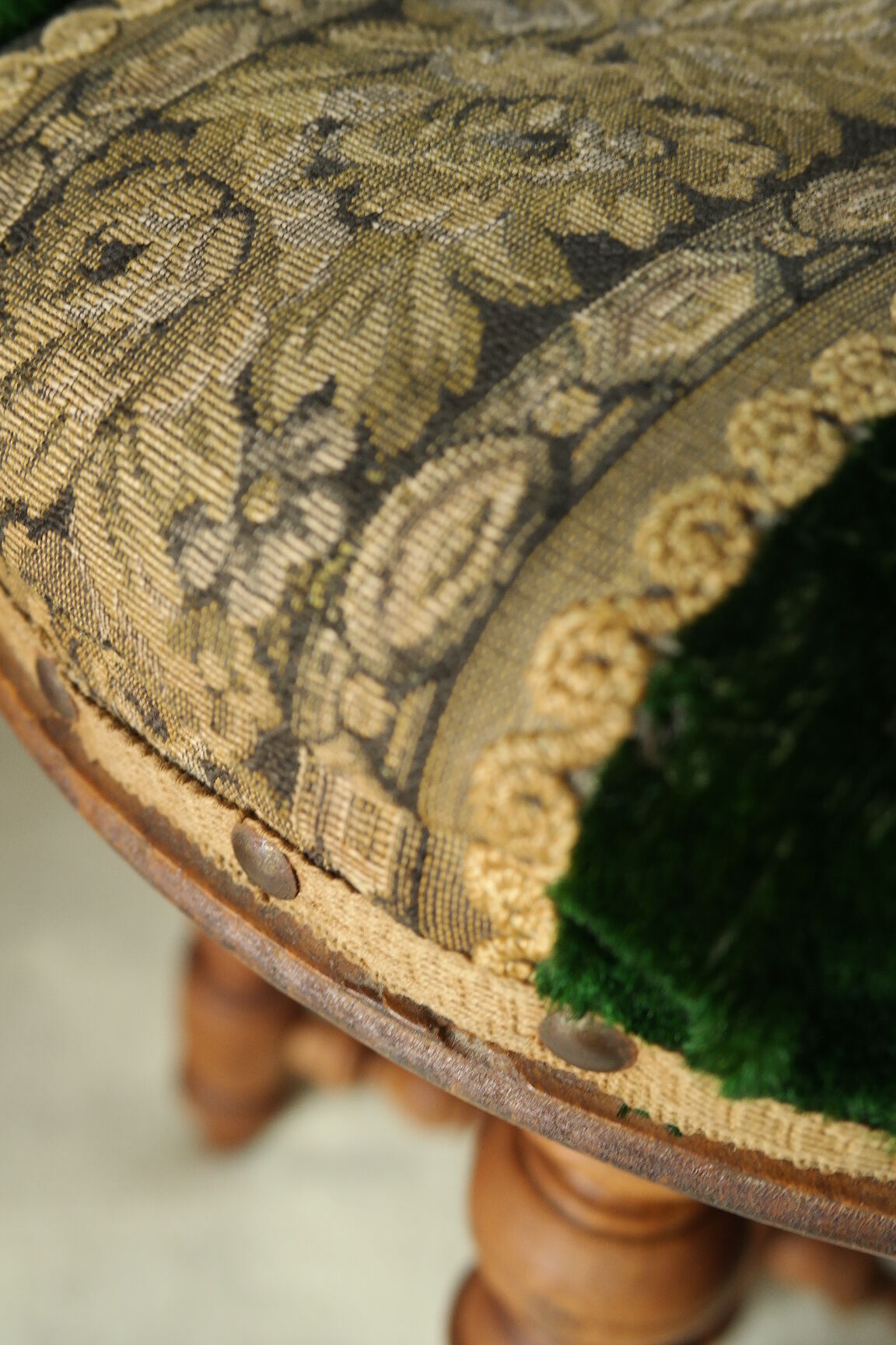 Napoleon III piano stool