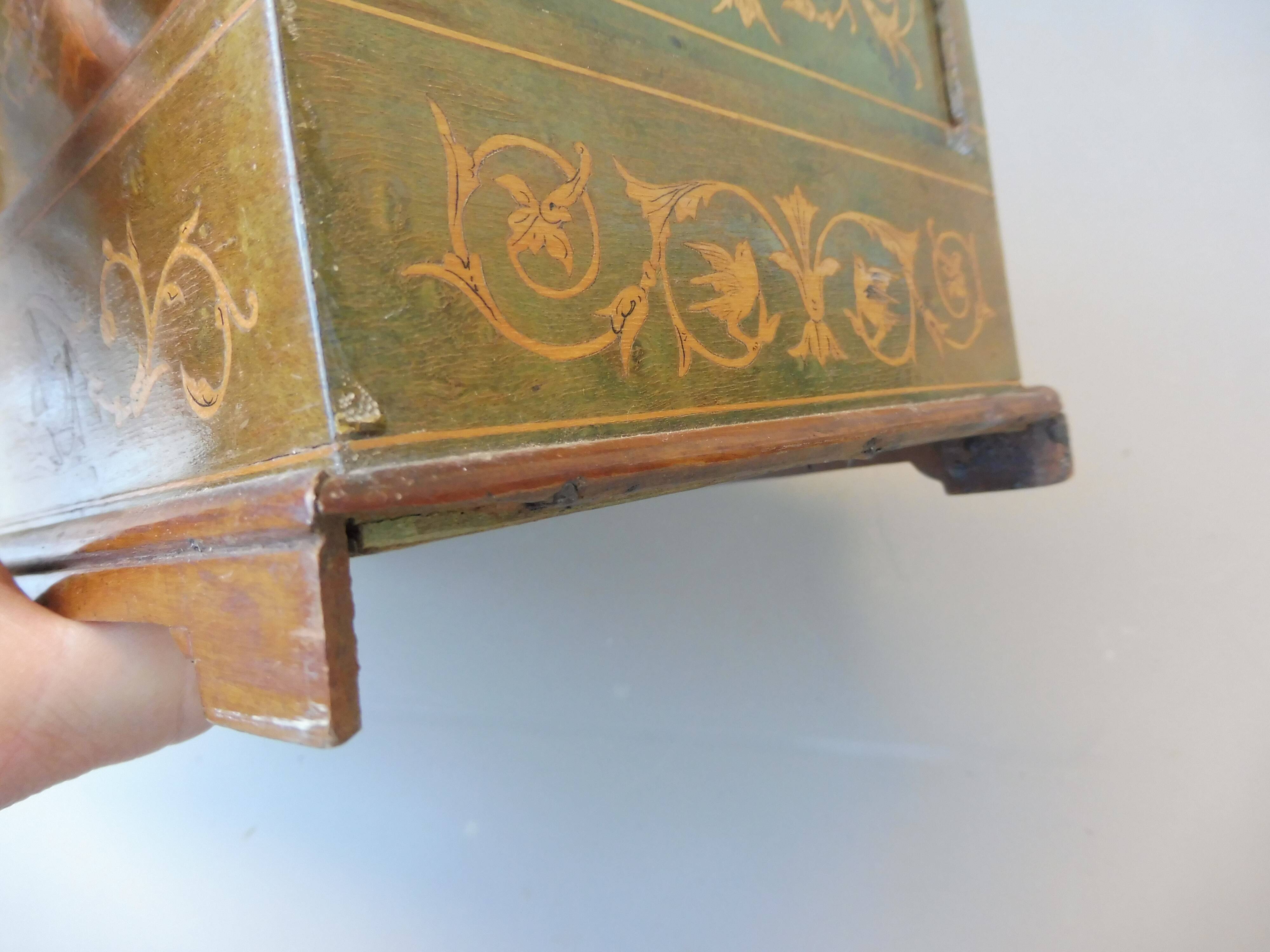 Marquetry jewellery box with foliage decoration