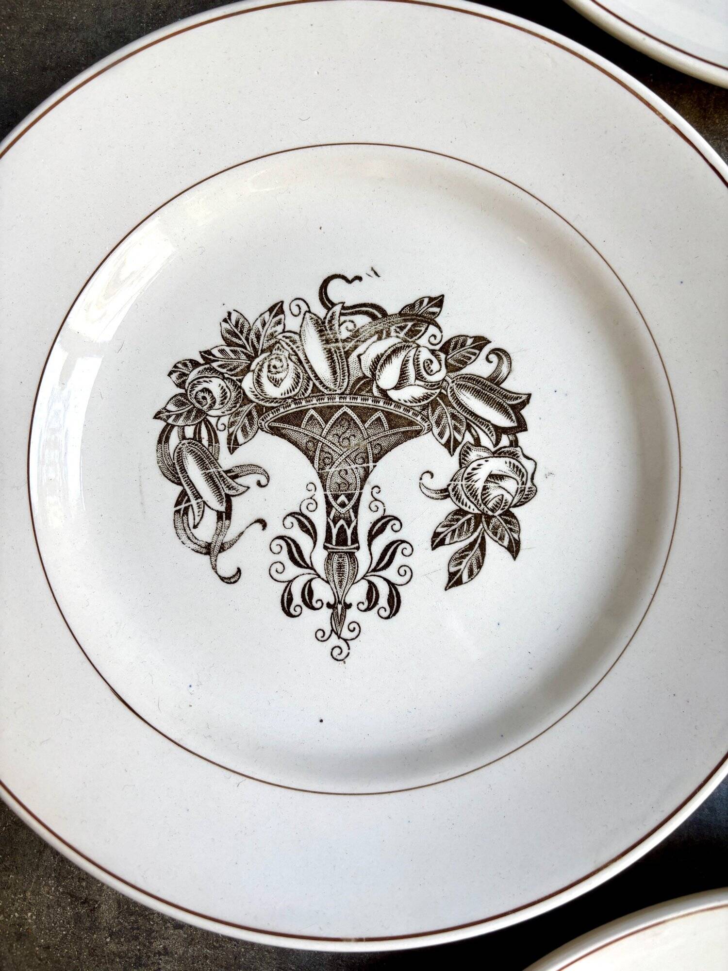 4 Longchamp brown earthenware dinner plates, "Tarente" service